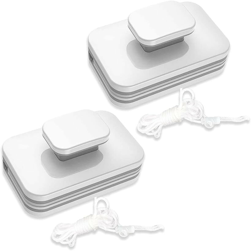 バリエーションコード : 2b9jkvxgpu商品コード2b9jkjcjvw商品名ガラスクリーナー 窓掃除 マグネット ワイパー 窓拭き 両面 窓ガラス 掃除 2個セットブランドSALUDABLEカラーホワイトサイズ等2個セット「両面同時に窓掃除が可能。時短＆便利」 マグネット式ウィンドウクリーナーを使用すれば、窓の内側と外側を同時に拭き上げることが可能。窓を挟み込み、磁力でしっかり固定されるので、従来の掃除よりも効率的に汚れを取り除けます。特に2階部分や高層マンションの窓掃除に最適です。マグネットを活用し、片側から簡単に掃除ができるため、安全性も向上します。「強力マグネットでしっかり挟み込み、安全性抜群」 このクリーナーは強力なマグネットを採用し、窓を両面からしっかりと挟み込む構造で、掃除の効率が格段に向上します。窓越しに動かすだけで、外側の汚れも簡単に取り除けます。さらに落下防止用の紐付きで、手首に固定することで安全に作業できます。特に高層階での使用に安心感をもたらします。「多様なガラスに対応、適応厚みは3mm-10mm」 中空ガラスや二重層ガラス、断熱ガラスなど様々な種類のガラスに対応可能です。適応するガラスの厚みは3mmから10mmと幅広く、一般的な家庭の窓から特殊なガラスまで対応します。ただし、二重サッシやステンドグラスなど、特殊なガラスには使用できない場合があるため、購入前にガラスの厚みを確認してください。「安全ロープ付きで落下防止、高所での使用に最適」 外側に取り付けるクリーナーには落下防止紐が付いており、万が一手を滑らせてもクリーナーが落ちる心配はありません。特に2階や高層階の窓掃除をする際に、クリーナーの落下を防ぐための重要な安全機能です。作業前に手首にしっかりと装着することで、安心して掃除が行えます。「簡単に取り外し可能」 使用後はウィンドウクリーナーを90度回転させるだけで、簡単に取り外し可能です。ファイバークロススポンジで汚れを落とし、シリコンスクレバーで水滴を拭き、綺麗な仕上がりです。クリーニング後の手入れやメンテナンスも非常に簡単に取り外して手洗いできます。「商品仕様」商品サイズ：約15cmx10cm安全紐の長さ：2.5m材質：ABS適応ガラスの厚さ：3-10mm「セット内容」単品／2個セット※ 他ネットショップでも併売しているため、ご注文後に在庫切れとなる場合があります。予めご了承ください。※ 品薄または希少等の理由により、参考価格よりも高い価格で販売されている場合があります。ご注文の際には必ず販売価格をご確認ください。※ 沖縄県、離島または一部地域の場合、別途送料の負担をお願いする場合があります。予めご了承ください。※ お使いのモニタにより写真の色が実際の商品の色と異なる場合や、イメージに差異が生じることがあります。予めご了承ください。※ 商品の詳細（カラー・数量・サイズ 等）については、ページ内の商品説明をご確認のうえ、ご注文ください。※ モバイル版・スマホ版ページでは、お使いの端末によっては一部の情報が表示されないことがあります。すべての記載情報をご確認するには、PC版ページをご覧ください。