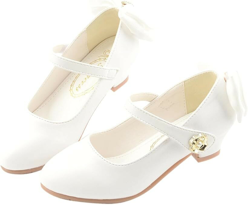 バリエーションコード : 2b9j3u8ih8商品コード2b9j39so1t商品名女の子 ドレスシューズ キッズ フォーマル 靴 ガールズ シューズ ピアノ発表会 入学式 卒業式 結婚式 ホワイト 21.0ブランドしあわせ倉庫カラーホワイトサイズ等21.0～21.5 cm後ろについている大きなリボンが特徴、結婚式参列、リングガールに。発表会や七五三などのおめかしするイベントにも最適。素材は柔らかく柔軟性があるPUレザーのため、足も痛くならず履き心地良よいのが特徴。喜んで履いてくれる子供にパパママの負担も軽減されます。甲ストラップで着脱、調節も簡単。成長の早いお子様用に1サイズ大き目がおすすめ。お花が特徴のシンプルで可愛いデザイン、ワンピースやドレスなどによく合います。靴底は、滑り止め加工を施したゴムを使用。光沢感がある仕上げに念を入れ、手入れもとても簡単です。出産祝い、誕生日などのプレゼントにも最適。おしゃれでかわいいデザインなので受け取った相手も思わずにっこり、届いた時から始まるしあわせ。※ 他ネットショップでも併売しているため、ご注文後に在庫切れとなる場合があります。予めご了承ください。※ 品薄または希少等の理由により、参考価格よりも高い価格で販売されている場合があります。ご注文の際には必ず販売価格をご確認ください。※ 沖縄県、離島または一部地域の場合、別途送料の負担をお願いする場合があります。予めご了承ください。※ お使いのモニタにより写真の色が実際の商品の色と異なる場合や、イメージに差異が生じることがあります。予めご了承ください。※ 商品の詳細（カラー・数量・サイズ 等）については、ページ内の商品説明をご確認のうえ、ご注文ください。※ モバイル版・スマホ版ページでは、お使いの端末によっては一部の情報が表示されないことがあります。すべての記載情報をご確認するには、PC版ページをご覧ください。
