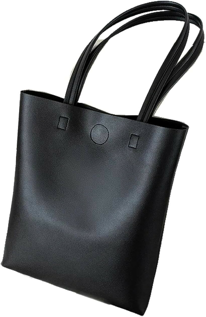バリエーションコード : 2b9k9hyy4w商品コード2b9kjlgodx商品名トート バッグ ハンドバッグ 縦型 レディース 柔らかい 鞄 おしゃれ シンプル 軽量 A4対応 通勤 通学 可愛い カジュアル トートバック 無地 男女兼用 お買い物 旅行 発表会 サブ 肩掛け PUレザ 上品ブランドgoodspoonカラーブラック大人の女性にあうトートバッグ、カジュアルなコーデからきれいめな通勤スタイルまで幅広く使えます。仕事で使うなら、A4書類やタブレットなどが入る、日常使いなら、財布やスマホなど必需品が入るサイズ感が理想的です。ベーシックカラーを選べば上品な印象になります。少しお洒落に、やわらかな印象の「リラックスグリーン」高級感のある合成皮革は、コーデを格上げしてくれます。自立したフォルムは、ビジネスシーンや特別な行事にもおすすめ。縦長のお洒落なトートバッグ、実用的なトートバッグ、ちょっそしたお出かけコーデにも、休日の街歩き仕様に。※ 他ネットショップでも併売しているため、ご注文後に在庫切れとなる場合があります。予めご了承ください。※ 品薄または希少等の理由により、参考価格よりも高い価格で販売されている場合があります。ご注文の際には必ず販売価格をご確認ください。※ 沖縄県、離島または一部地域の場合、別途送料の負担をお願いする場合があります。予めご了承ください。※ お使いのモニタにより写真の色が実際の商品の色と異なる場合や、イメージに差異が生じることがあります。予めご了承ください。※ 商品の詳細（カラー・数量・サイズ 等）については、ページ内の商品説明をご確認のうえ、ご注文ください。※ モバイル版・スマホ版ページでは、お使いの端末によっては一部の情報が表示されないことがあります。すべての記載情報をご確認するには、PC版ページをご覧ください。