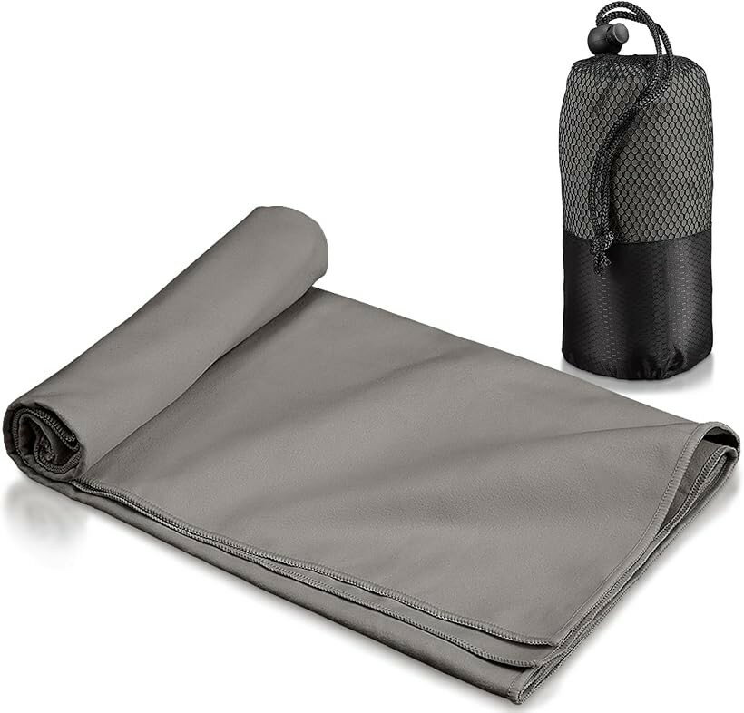 バリエーションコード : 2b9kdlyfc5商品コード2b91jjh8k6商品名速乾タオル 登山 スポーツタオル 超軽量 コンパクト 吸水速乾タオル マイクロファイバータオル バスタオル ミニバスタオル フェイスタオル アウトドア 旅行 収納袋付きブランドNOMAWカラーグレーサイズ等Lサイズ「さっと乾く 驚きの速乾性」 通気性が高くすぐに乾くスポーツタオル。国内第3者機関にて乾燥時間を検証。約1時間でほぼ乾く吸水速乾タオル。すぐ乾くから日々のお手入れが簡単でカビや嫌な臭いを防ぎ清潔に保ちやすい。「一般的なタオルの約3倍の吸水力」 一般的なコットンタオルに比べ約3倍の吸水力があるマイクロファイバー素材を使用。普段使いだけでなく登山や旅行アウトドア、スポーツ、防災用品など幅広くご使用いただけます。「繰り返し使える耐久性」 通常のタオルに比べて繊維が摩耗しにくく、繰り返し使用してもほつれや毛玉が起きにくい。また、何度洗濯しても吸水力を維持し長期間にわたり快適に使い続けることができます。「1gでも軽く超軽量かつ超コンパクト」 Mサイズは約70g、Lサイズは約130gと卵2～3個分の重さ自宅だけでなく、旅行、ジム、サウナ、キャンプ、登山など持ち運びに負担にならない軽量タオルを実現しました。収納時は500mlペットボトル、スマホより小さいコンパクトサイズに。かさばらないから収納も簡単。「ノンホルムアルデヒド製品」 有害物質フリーのノンホルムアルデヒド製品。肌に触れるものだから徹底した品質管理で毎日の安心をお届け。国内第3者機関にて検査を実施し、ホルムアルデヒドの含有量は無し。サラッとした肌触りで不快感がなく、お子様や敏感肌の方でも安心してご使用いただけます。「使いやすさにこだわったサイズ」 Mサイズは40x80cmのフェイスタオルとして、Lサイズ 50x120cmのミニバスタオルとしてご使用いただけます。一般的なバスタオルより小さめのサイズだからかさばらず、絞りやすく、乾きやすい、丁度いいサイズ感のタオルになります。※ 他ネットショップでも併売しているため、ご注文後に在庫切れとなる場合があります。予めご了承ください。※ 品薄または希少等の理由により、参考価格よりも高い価格で販売されている場合があります。ご注文の際には必ず販売価格をご確認ください。※ 沖縄県、離島または一部地域の場合、別途送料の負担をお願いする場合があります。予めご了承ください。※ お使いのモニタにより写真の色が実際の商品の色と異なる場合や、イメージに差異が生じることがあります。予めご了承ください。※ 商品の詳細（カラー・数量・サイズ 等）については、ページ内の商品説明をご確認のうえ、ご注文ください。※ モバイル版・スマホ版ページでは、お使いの端末によっては一部の情報が表示されないことがあります。すべての記載情報をご確認するには、PC版ページをご覧ください。