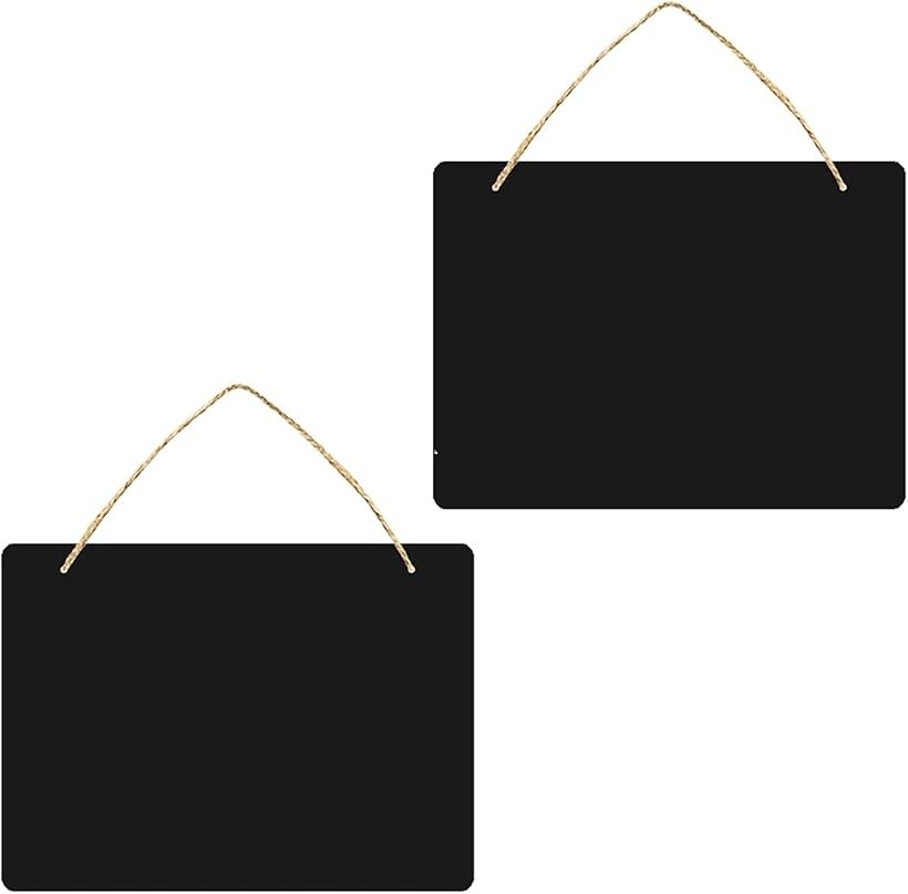 バリエーションコード : 2b9swgt5ug商品コード2b9swpwj0q商品名黒板 ブラックボード 吊り下げ 立てかけ 両面使用可 麻ひも 看板 掲示板 メニューボード 黒板ボードブランドEXDUCTカラー2枚セットサイズ等23cmx17cm両面使えるミニ黒板2枚セットです。店頭で看板やウェルカムボードとして使用するのに最適です。麻紐付きなので吊り下げて使用することも可能です。看板、掲示板、メニューボード等で使用できます。撥水性があるので、濡れた雑巾で黒板消しの代用が出来ます。「サイズ」幅23cmx高さ約17cm ＊サイズはおおよその値です。※ 他ネットショップでも併売しているため、ご注文後に在庫切れとなる場合があります。予めご了承ください。※ 品薄または希少等の理由により、参考価格よりも高い価格で販売されている場合があります。ご注文の際には必ず販売価格をご確認ください。※ 沖縄県、離島または一部地域の場合、別途送料の負担をお願いする場合があります。予めご了承ください。※ お使いのモニタにより写真の色が実際の商品の色と異なる場合や、イメージに差異が生じることがあります。予めご了承ください。※ 商品の詳細（カラー・数量・サイズ 等）については、ページ内の商品説明をご確認のうえ、ご注文ください。※ モバイル版・スマホ版ページでは、お使いの端末によっては一部の情報が表示されないことがあります。すべての記載情報をご確認するには、PC版ページをご覧ください。