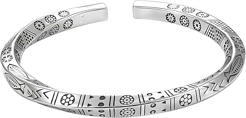 バリエーションコード : 2b8k9g64rg商品コード2buh46y4hj商品名バングル 民族風 シルバー メンズブランドドナリーカラー部族ツイストサイズ等ワンサイズ人気の落ち着いたマットシルバー、質感あふれるツヤなしのオトコらしい上品な、メンズブレスレットです。デートや日常のアイテムとしておすすめです。人気のネイティブ調のかっこいい オシャレなバングル。ご自身の手首のサイズに合わせて大きさを調節できるので、しっかりロック、激しく動いても外れにくいです。大人気。無難なシルバーはどんなファッションにもコーディネートできます。高級感のあるミニマルな派手すぎないデザインでどんなコーデでも合わせやすい幅3mm 。アジアン・エスニック・トライバルなミサンガや手作り・ハンドメイドの他のアクセサリー、お気に入りの時計と一緒に着けても、オシャレを引き立たせます。日常の普段使いや、お誕生日、記念日、クリスマス、バレンタインデー、ホワイトデー、父の日や敬老の日、結婚記念日など、様々なシーンで心のこもった素敵なギフト・プレゼントとしても喜ばれます。男性にはもちろん女性の方にも、カップルでお揃いや、性別問わず幅広い年齢層におすすめできます.ステンレススチールのブレスレットは、マット系の質感が大人っぽい落ち着いた印象に。シンプルな半円・半月のエッジがきいた民族デザイン。さりげない華やかさを演出します。一味違ったデザインのバングルで、より一層お洒落にキマります。※ 他ネットショップでも併売しているため、ご注文後に在庫切れとなる場合があります。予めご了承ください。※ 品薄または希少等の理由により、参考価格よりも高い価格で販売されている場合があります。ご注文の際には必ず販売価格をご確認ください。※ 沖縄県、離島または一部地域の場合、別途送料の負担をお願いする場合があります。予めご了承ください。※ お使いのモニタにより写真の色が実際の商品の色と異なる場合や、イメージに差異が生じることがあります。予めご了承ください。※ 商品の詳細（カラー・数量・サイズ 等）については、ページ内の商品説明をご確認のうえ、ご注文ください。※ モバイル版・スマホ版ページでは、お使いの端末によっては一部の情報が表示されないことがあります。すべての記載情報をご確認するには、PC版ページをご覧ください。