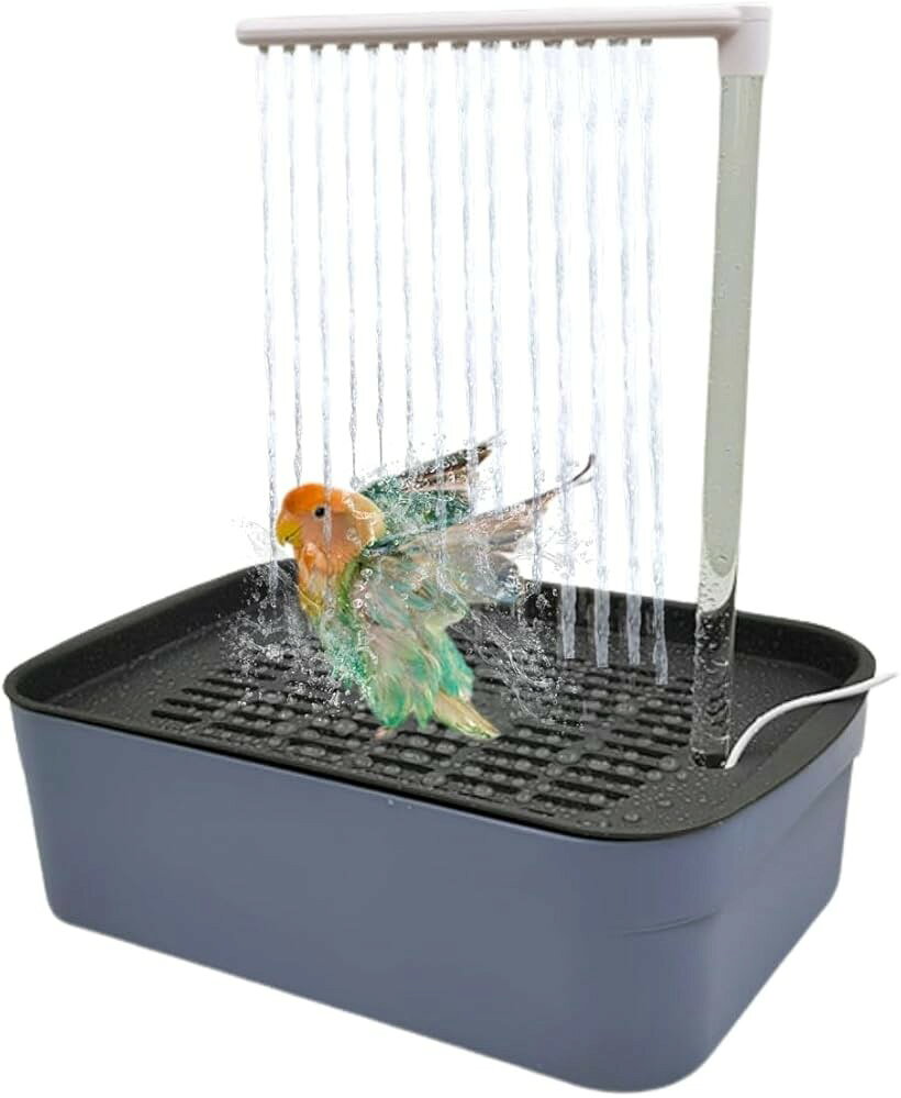 バリエーションコード : 2bu6cdt4xt商品コード2bu6q8gk32商品名インコ シャワー 水浴び バードバス 鳥 小鳥 清潔 自動循環 容器 USB給電ブランドSALUDABLEカラーブルー「羽を清潔に保ち、ストレスを軽減する快適な水浴び体験」 インコにとって水浴びは、羽に付着したホコリや脂粉、寄生虫を落とすだけでなく、日常の遊びやストレス発散の大切な手段です。この自動シャワー付き浴槽は、水が循環し続ける仕組みのため、途中で止まることなくスムーズに水浴びができます。静音設計のため、初めて水浴びをする子も安心して使え、まるで自然の小さな滝にいるような感覚を、毎日のおうちで再現できます。「静音設計＆循環式ポンプでいつでも清潔な水を維持」 循環式のシャワーポンプは、モーター音が静かで、繊細な聴覚を持つインコにも優しい省エネ設計です。付属の吸盤でポンプがズレにくく、シャワーの勢いも安定。自然の雨を再現した2列のシャワーにより、常に清潔な水が循環するため、衛生的にインコの健康を守ります。給水後は自動循環が始まり、手間いらずで簡単に使えるのも魅力です。「設置簡単＆ケージ対応で毎日のケアがラクに」 誰でも簡単に設置・取り外しができるユーザーフレンドリーな設計で、洗浄時にはパーツを分解してすぐに掃除できるため、常に衛生的な状態を保てます。コンパクトながら十分な広さがあり、小型のフィンチから中型・大型のオカメインコやウロコインコまで快適に水浴びできます。毎日のケアが負担にならず、手軽に続けられます。「とまりやすいスノコ付きで大型インコも安心」 本体にはとまりやすいスノコが付属し、インコが滑らず安心して出入りできる仕様です。広々としたスペースにより、水の中を歩いたり、シャワーを浴びながら羽ばたいたりと、インコが自由に動き回る姿を見て癒されます。特に活動量の多い大型インコにとっては、心身ともにリフレッシュできる空間となるでしょう。「遊び心あるデザインで長く使える」 シャワーそのものがインコの遊び道具にもなり、ただの入浴ではなく、日常の遊び時間としても活用可能。自動で流れる水の動きがインコの好奇心を刺激し、飽きずに夢中で遊びます。退屈を感じやすい室内飼いのインコにとっては、まさに“遊びながら健康を維持できる”理想的なアイテム。「サイズ」約24cmx31.5cmx21.5cm「商品仕様」5v低消費電力、フィルターろ過※ 他ネットショップでも併売しているため、ご注文後に在庫切れとなる場合があります。予めご了承ください。※ 品薄または希少等の理由により、参考価格よりも高い価格で販売されている場合があります。ご注文の際には必ず販売価格をご確認ください。※ 沖縄県、離島または一部地域の場合、別途送料の負担をお願いする場合があります。予めご了承ください。※ お使いのモニタにより写真の色が実際の商品の色と異なる場合や、イメージに差異が生じることがあります。予めご了承ください。※ 商品の詳細（カラー・数量・サイズ 等）については、ページ内の商品説明をご確認のうえ、ご注文ください。※ モバイル版・スマホ版ページでは、お使いの端末によっては一部の情報が表示されないことがあります。すべての記載情報をご確認するには、PC版ページをご覧ください。
