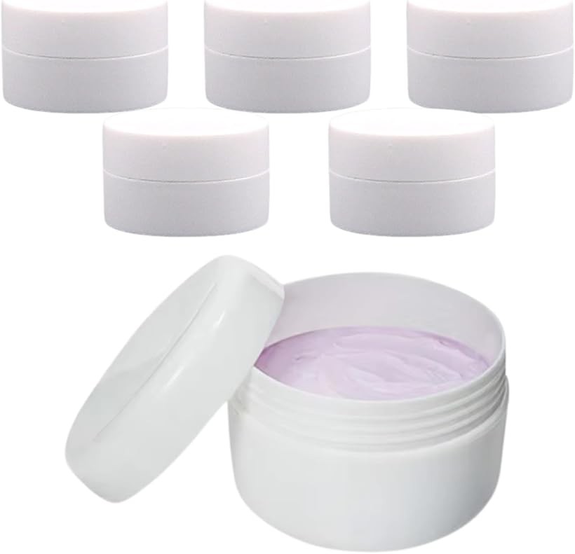 バリエーションコード : 2b9viskyw0商品コード2b9vigw2rg商品名クリーム容器 小分け 5ml クリームケース 軟膏容器 クリームジャー 5個セット ホワイトブランドCopeflapカラーホワイト「 便利な小分け容器 」旅行や外出時に便利な5mlのクリームケース5個セット。詰め替え用のクリーム、手作りのローション、クレンジングジェルや軟膏などの保管に最適なセットです。「 シンプルなデザイン 」 透明感のあるホワイトを基調とした、清潔感あるクリーム用容器です。ロゴなどの無駄なデザインを排除し、シンプルな透明と白の2色展開です。「 すくいやすく使いやすい 」 容器はツルツルとした素材で高級感があり、丸底のため中身を最後まで使い切ることができる設計です。広口なのでクリーム類を入れやすく、使い勝手の良いサイズです。「 閉めやすい蓋 」 蓋はスクリュータイプで開閉も簡単です。「 サイズ 」 高さ20mm 幅32mm 重量3.9g 主な材質：PP※ 他ネットショップでも併売しているため、ご注文後に在庫切れとなる場合があります。予めご了承ください。※ 品薄または希少等の理由により、参考価格よりも高い価格で販売されている場合があります。ご注文の際には必ず販売価格をご確認ください。※ 沖縄県、離島または一部地域の場合、別途送料の負担をお願いする場合があります。予めご了承ください。※ お使いのモニタにより写真の色が実際の商品の色と異なる場合や、イメージに差異が生じることがあります。予めご了承ください。※ 商品の詳細（カラー・数量・サイズ 等）については、ページ内の商品説明をご確認のうえ、ご注文ください。※ モバイル版・スマホ版ページでは、お使いの端末によっては一部の情報が表示されないことがあります。すべての記載情報をご確認するには、PC版ページをご覧ください。「 便利な小分け容器 」旅行や外出時に便利な5mlのクリームケース5個セット。詰め替え用のクリーム、手作りのローション、クレンジングジェルや軟膏などの保管に最適なセットです。「 シンプルなデザイン 」 透明感のあるホワイトを基調とした、清潔感あるクリーム用容器です。ロゴなどの無駄なデザインを排除し、シンプルな透明と白の2色展開です。「 すくいやすく使いやすい 」 容器はツルツルとした素材で高級感があり、丸底のため中身を最後まで使い切ることができる設計です。広口なのでクリーム類を入れやすく、使い勝手の良いサイズです。「 閉めやすい蓋 」 蓋はスクリュータイプで開閉も簡単です。「 サイズ 」 高さ20mm 幅32mm 重量3.9g 主な材質：PP