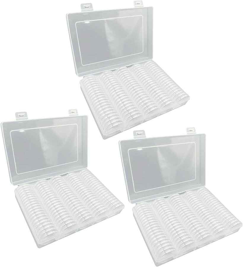 バリエーションコード : 2bu9hu2hu9商品コード2bu9huiqqh商品名モデルノ ラ テール コインケース コレクション プラスチック カプセル 記念硬貨 収納 記念メダル 透明 クリア 軽量 保護 80-381-CC 3セットブランドModerno　La Terre［モデルノ　ラ　テール］内径30mmまでのサイズに対応しており、多くのトークンやメダルがぴったり収まります。保護用の綿も付属しており、隙間を調整しながら中身を安定して固定できる設計になっています。透明なクリアタイプのケースなので中に収納したコインのデザインやキャラクターの絵柄を隠さず、ホコリ・擦り傷・サビなどの外的ダメージからしっかり守りながらディスプレイを楽しめます。コインやメダルのコレクションを美しく保護・保存できる専用ケースセットです。アニメやカードゲームの記念メダルや限定コインを整理するのに便利で、コレクターに最適な収納アイテムです。＊海外製品のため、輸送時に微細なキズがつく場合がございます。また切断部分にバリが残っていることがありますので、お取り扱いの際はご注意ください。推し活グッズやイベント限定品、ゲームの記念コインなどを長期保管したい方におすすめ。飾るだけでなく整理整頓にも役立ち、コレクションの魅力を引き出します。※ 他ネットショップでも併売しているため、ご注文後に在庫切れとなる場合があります。予めご了承ください。※ 品薄または希少等の理由により、参考価格よりも高い価格で販売されている場合があります。ご注文の際には必ず販売価格をご確認ください。※ 沖縄県、離島または一部地域の場合、別途送料の負担をお願いする場合があります。予めご了承ください。※ お使いのモニタにより写真の色が実際の商品の色と異なる場合や、イメージに差異が生じることがあります。予めご了承ください。※ 商品の詳細（カラー・数量・サイズ 等）については、ページ内の商品説明をご確認のうえ、ご注文ください。※ モバイル版・スマホ版ページでは、お使いの端末によっては一部の情報が表示されないことがあります。すべての記載情報をご確認するには、PC版ページをご覧ください。