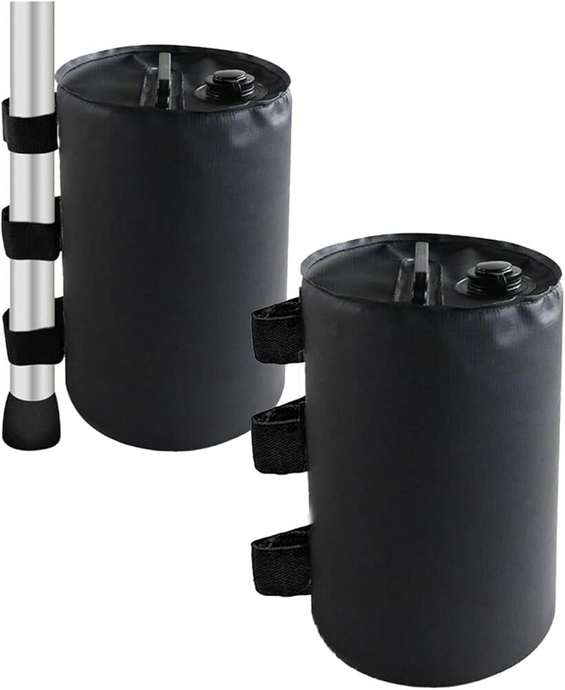 バリエーションコード : 2buuhxygg5商品コード2buuhxk1lu商品名ウエイトバッグ 注水式 2個セット ウォータータンク テント タープ アウトドア キャンプブランドS.fields.incサイズ等20Lテントやタープの安定感を高める注水式ウエイトバッグ2個セットです。10Lタイプと20Lタイプの2サイズからお選びいただけます。使用時に水を注ぐだけで、簡単に10Lまたは20Lの重しとして機能。ペグが使えない場所でもしっかり固定。空の状態では軽量＆コンパクトで、収納や持ち運びもラクラク。耐久性・防水性に優れたPVC素材を採用し、繰り返し使用OK。漏れにくく、紫外線や摩耗にも強いため、屋外使用可。テープ式ベルト付きで、ポールや支柱への取り付けも簡単。キャンプ・バーベキュー・運動会・イベント・屋台など、風対策が必要な場面で大活躍。テントやタープポール、サンドバッグ代わりにも最適なウォーターウェイトです。「サイズ」10L:20x20x30cm 20L::25x25x40cm 「重さ」10L:280g 20L:380g 「セット内容」各サイズそれぞれ2個セット 「材質」PVC※ 他ネットショップでも併売しているため、ご注文後に在庫切れとなる場合があります。予めご了承ください。※ 品薄または希少等の理由により、参考価格よりも高い価格で販売されている場合があります。ご注文の際には必ず販売価格をご確認ください。※ 沖縄県、離島または一部地域の場合、別途送料の負担をお願いする場合があります。予めご了承ください。※ お使いのモニタにより写真の色が実際の商品の色と異なる場合や、イメージに差異が生じることがあります。予めご了承ください。※ 商品の詳細（カラー・数量・サイズ 等）については、ページ内の商品説明をご確認のうえ、ご注文ください。※ モバイル版・スマホ版ページでは、お使いの端末によっては一部の情報が表示されないことがあります。すべての記載情報をご確認するには、PC版ページをご覧ください。