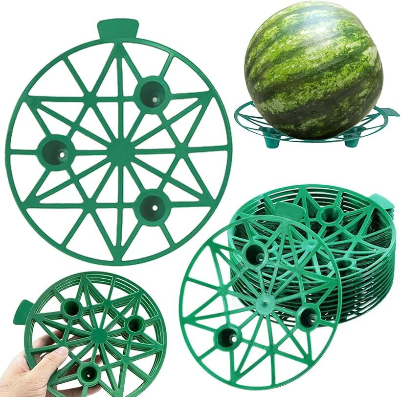 バリエーションコード : 2buuyikusq商品コード2buuy6x48q商品名スイカマット すいか 敷き藁 園芸 栽培 皿 カボチャ メロン 受け皿 サポートブランドSALUDABLEカラーグリーンサイズ等20個セット「果実をしっかり支える構造｜安定サポート」 精密に計算された脚の角度配置により、果実の重さによる横揺れや沈み込みを抑え、安定して支えられます。スイカやカボチャなどの大型果実を地面から適度に持ち上げることで、果実の自然な発育を妨げず、土壌の湿気や泥汚れの影響からも守ることが可能です。プロの農家から家庭菜園の愛好者まで、誰でも安心して使える設計です。「腐敗・病気・虫害を防止｜通気性重視の衛生設計」 通気性を高めるために設計された通気穴と持ち上げ構造により、果実の周囲に空気がしっかりと流れます。これにより湿気がこもらず、腐敗・カビの発生・虫の侵入を抑制。特に雨の多い時期や梅雨でも、果実が常に乾燥した状態を保ちやすくなり、衛生的な栽培が可能です。病気のリスクを軽減し、見た目も味も良好な果実を収穫できる理想的なサポートアイテムです。「耐候性と再利用性を両立｜エコ志向のガーデニングに最適」 強風・雨・直射日光など、屋外の過酷な環境でも長期間使えるように、耐候性に優れたPPプラスチック素材を採用。柔軟性があり割れにくく、繰り返し洗って再利用が可能です。収納時は重ねてコンパクトにできるため、スペースも有効活用できます。環境にも優しく、サステナブルな農業を目指す方にとっても理想的な選択肢です。「多用途で経済的｜スイカ以外の果実にも広く対応」 直径約19.5cmの大口径設計により、スイカだけでなく、メロン・カボチャ・マスクメロン・イチゴ・ズッキーニなど、多種多様な作物に対応可能。果実ごとに個別に台座を設けることで、病気の感染を防ぎ、管理もしやすくなります。複数栽培や家庭菜園での混植にも便利で、さまざまな用途で活躍。再利用も可能なので、コストパフォーマンスの高いアイテムです。「初心者でも簡単｜開封してすぐ使える手間いらず設計」 軽量なため、女性や高齢者の方でも簡単に持ち運びや配置ができ、日常のガーデニング作業をサポート。栽培初心者でもすぐに使いこなせ、快適で安心な果実栽培をスタートできます。「商品仕様」サイズ：約19.5cmx3.5cm（脚の高さ：約2cm）重量：約18.7g、素材：PPプラスチック製「選べるセット個数」10個/20個/30個※ 他ネットショップでも併売しているため、ご注文後に在庫切れとなる場合があります。予めご了承ください。※ 品薄または希少等の理由により、参考価格よりも高い価格で販売されている場合があります。ご注文の際には必ず販売価格をご確認ください。※ 沖縄県、離島または一部地域の場合、別途送料の負担をお願いする場合があります。予めご了承ください。※ お使いのモニタにより写真の色が実際の商品の色と異なる場合や、イメージに差異が生じることがあります。予めご了承ください。※ 商品の詳細（カラー・数量・サイズ 等）については、ページ内の商品説明をご確認のうえ、ご注文ください。※ モバイル版・スマホ版ページでは、お使いの端末によっては一部の情報が表示されないことがあります。すべての記載情報をご確認するには、PC版ページをご覧ください。