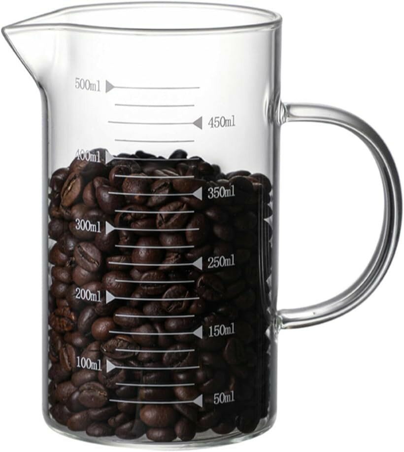 バリエーションコード : 2burhxrul6商品コード2burh3t3kx商品名計量カップ 耐熱 食品衛生法適合 メジャーカップ ビーカー 電子レンジ 食洗機対応 取っ手付き 多目的 ガラスブランドQritカラークリアサイズ等500ml「耐熱ガラス計量カップ」 高品質素材を使用した計量カップは、直火や電子レンジでも問題なく使えます。耐熱温度差170℃を誇り、冷蔵庫から直接火にかけても割れにくい仕様です。「食品衛生法をクリア」 食品衛生法を遵守し、厳正な管理のもと製造された商品です。第三者検査機関による検査済み。「透明ガラスで使いやすい仕様」 目盛り付きのデザインと持ちやすい取っ手により、正確で使いやすい計量が可能です。V型の注ぎ口も付いているため、液体を注ぐ際にこぼれにくい工夫がされています。「多機能で快適な使用感」 軽量でありながら耐久性に優れ、家庭から業務用まで幅広く活用できます。食洗機対応でお手入れも簡単、使うたびに快適さを実感できる設計です。「商品詳細」 サイズ3種（350ml、500ml、1000ml） 素材：高ホウケイ酸ガラス「ご購入前にご確認ください」 本商品は 日本国内の検査機関にて食品衛生法に適合した検査済みです。※ 他ネットショップでも併売しているため、ご注文後に在庫切れとなる場合があります。予めご了承ください。※ 品薄または希少等の理由により、参考価格よりも高い価格で販売されている場合があります。ご注文の際には必ず販売価格をご確認ください。※ 沖縄県、離島または一部地域の場合、別途送料の負担をお願いする場合があります。予めご了承ください。※ お使いのモニタにより写真の色が実際の商品の色と異なる場合や、イメージに差異が生じることがあります。予めご了承ください。※ 商品の詳細（カラー・数量・サイズ 等）については、ページ内の商品説明をご確認のうえ、ご注文ください。※ モバイル版・スマホ版ページでは、お使いの端末によっては一部の情報が表示されないことがあります。すべての記載情報をご確認するには、PC版ページをご覧ください。