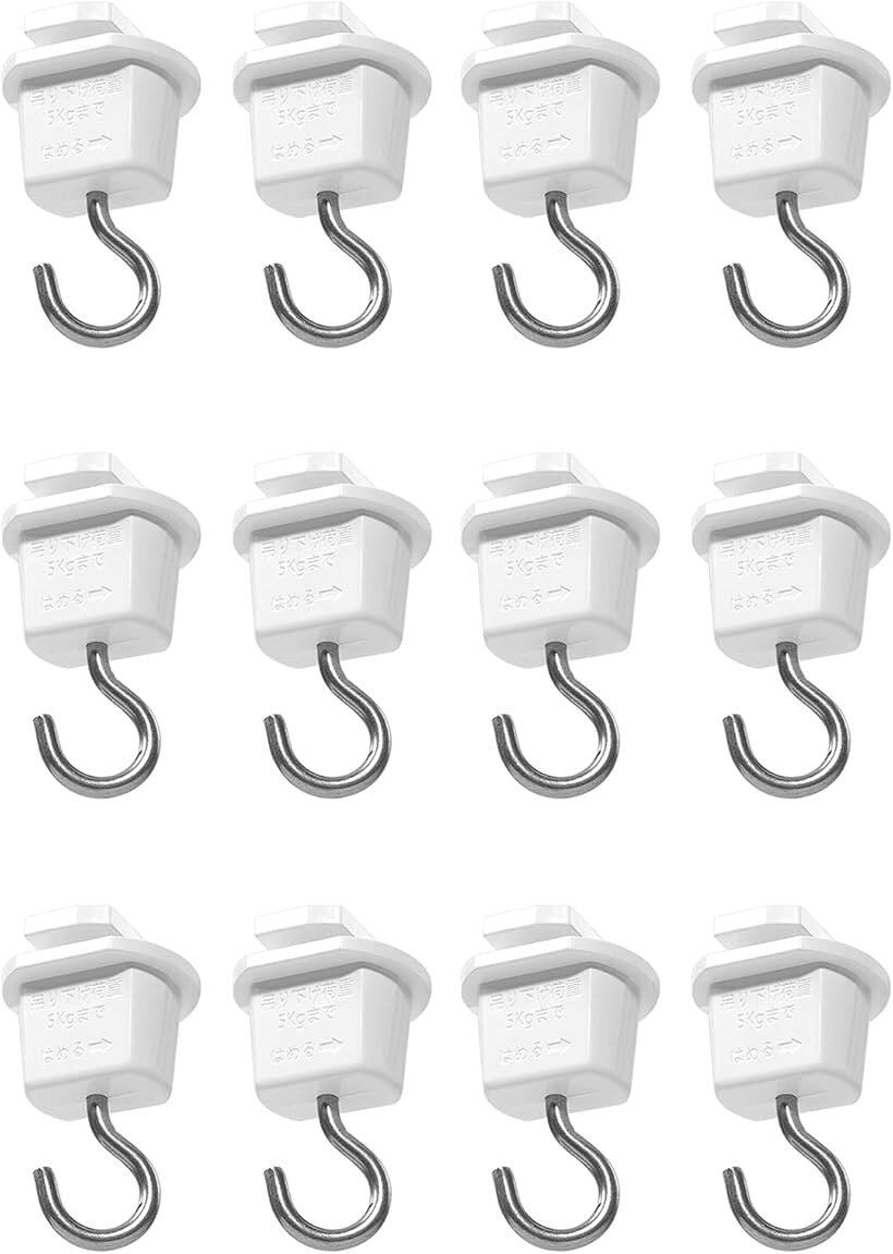 バリエーションコード : 2bukkjyw5l商品コード2bukrvxwdc商品名ダクトレール用吊りフック ライティングレール用 吊り下げフック 照明器具配線 ショップラインブランドAbishionカラー白いサイズ等12個1、ダクトレールにはめて半回転させるだけなのでとても簡単に設置できます。2、ライティングレールからディスプレイやPOPなどを吊り下げるときに使用します。3、材質： ABS、軟鋼線材 耐荷重：5kgまで サイズ：奥行：28mm/幅：24mm/高さ：47mm 色：白い 重量：12g。4、電気工事要らずの簡易取付式ライティングレールです。簡単取付 工事不要。5、パイプレールに観葉植物をぶら下げ、緑色を飾る。※ 他ネットショップでも併売しているため、ご注文後に在庫切れとなる場合があります。予めご了承ください。※ 品薄または希少等の理由により、参考価格よりも高い価格で販売されている場合があります。ご注文の際には必ず販売価格をご確認ください。※ 沖縄県、離島または一部地域の場合、別途送料の負担をお願いする場合があります。予めご了承ください。※ お使いのモニタにより写真の色が実際の商品の色と異なる場合や、イメージに差異が生じることがあります。予めご了承ください。※ 商品の詳細（カラー・数量・サイズ 等）については、ページ内の商品説明をご確認のうえ、ご注文ください。※ モバイル版・スマホ版ページでは、お使いの端末によっては一部の情報が表示されないことがあります。すべての記載情報をご確認するには、PC版ページをご覧ください。