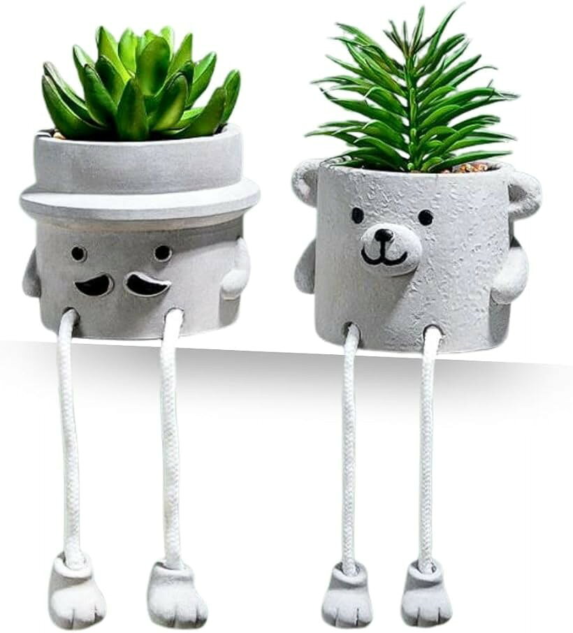 商品コード2buw1sod9v商品名観葉植物 フェイクグリーン ミニ ユニークデザイン 小熊＆チョビ髭 手のひらサイズ インテリア置物 デスクグリーン 癒し雑貨 直径9 x 高12cmブランドSolvantaカラーホワイト「手入れ不要の癒しグリーン」水やりや虫の心配が一切なく、美しい緑をいつでも楽しめます。枯れることがなく、清潔で快適な空間を演出します。手間をかけずに緑の癒しを取り入れたい方に最適です。「ユニークな小熊デザイン」かわいらしい小熊とチョビ髭がモチーフのデザインで、見た人が思わず笑顔になる癒し系アイテムです。ユーモアと温かみを空間にプラスします。気軽にお部屋の印象を変えられるアクセントとして活躍します。空間をセンス良く演出可能で、プレゼントにも喜ばれます。「置き場所を選ばないサイズ感」手のひらサイズのコンパクト設計で、玄関、リビング、トイレ、寝室、浴室などあらゆる場所にマッチします。小さくても存在感があり、どんなインテリアにも自然になじみます。ご自宅はもちろん、オフィスや店舗にもおすすめです。「商品スペック」サイズ：直径9 x 12（足部分含：23）cm、重量：490g、素材：PVC・セメント。＊お使いのモニター、撮影環境により画像と実際の商品との色味が異なる場合がございます。※ 他ネットショップでも併売しているため、ご注文後に在庫切れとなる場合があります。予めご了承ください。※ 品薄または希少等の理由により、参考価格よりも高い価格で販売されている場合があります。ご注文の際には必ず販売価格をご確認ください。※ 沖縄県、離島または一部地域の場合、別途送料の負担をお願いする場合があります。予めご了承ください。※ お使いのモニタにより写真の色が実際の商品の色と異なる場合や、イメージに差異が生じることがあります。予めご了承ください。※ 商品の詳細（カラー・数量・サイズ 等）については、ページ内の商品説明をご確認のうえ、ご注文ください。※ モバイル版・スマホ版ページでは、お使いの端末によっては一部の情報が表示されないことがあります。すべての記載情報をご確認するには、PC版ページをご覧ください。