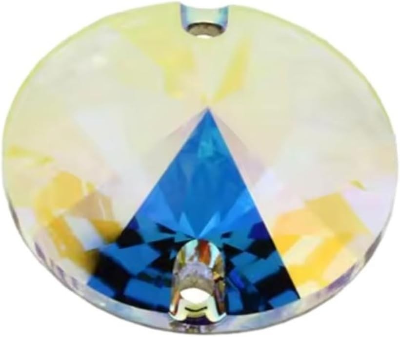 バリエーションコード : 2buv5trp6g商品コード2buv5f8q4u商品名ハイエンド AB 加工 丸形 オーロラ クリスタル チャーム 2穴 手芸 材料 DIY パーツ A6ランク ガラスストーン ガラスビジューブランドRalowdiaカラーオーロラ 丸型12mm28個透明感あるクリスタルに、高品質ハイエンドな特殊なAB（オーロラ）加工を施しました。光の角度によって、ブルーやイエロー、ピンクなど色彩が瞬き、水面に太陽の光が反射したような、幻想的なきらめきを放ちます。シンプルながらも洗練され光を効率的に反射し輝きを演出します。上下2か所に穴が開いているため、丸カンやワイヤーを通すだけで、簡単にペンダントトップやピアス、イヤリングのチャームとしてご使用いただけますネックレス、ブレスレット、ピアス、イヤリングなどのアクセサリー制作はもちろん、サンキャッチャーやキーホルダー、バッグチャームなど、様々なハンドメイド作品にご活用いただけ、手作りのプレゼントにも最適。このクリスタルチャームで、特別なアクセサリーや雑貨を作ってみませんか？シンプルなデザインなので、他のビーズやパーツとの組み合わせも自由自在。初心者の方から上級者の方まで、ハンドメイド愛好家におすすめ。「素材」高品質クリスタルガラス（AB加工）　「仕様」縫い付け用両端穴2つ　「形状」丸形　「販売単位」各サイズ別トレー1つで販売（トレー内の個数はサイズ別）「サイズ・シート個数」8mm 56個、10mm 35個、12mm 28個、14mm 20個、16mm 16個、18mm 12個、20mm 9個 「ポイント」保管、制作に便利なプラスチックトレーでお届け※ 他ネットショップでも併売しているため、ご注文後に在庫切れとなる場合があります。予めご了承ください。※ 品薄または希少等の理由により、参考価格よりも高い価格で販売されている場合があります。ご注文の際には必ず販売価格をご確認ください。※ 沖縄県、離島または一部地域の場合、別途送料の負担をお願いする場合があります。予めご了承ください。※ お使いのモニタにより写真の色が実際の商品の色と異なる場合や、イメージに差異が生じることがあります。予めご了承ください。※ 商品の詳細（カラー・数量・サイズ 等）については、ページ内の商品説明をご確認のうえ、ご注文ください。※ モバイル版・スマホ版ページでは、お使いの端末によっては一部の情報が表示されないことがあります。すべての記載情報をご確認するには、PC版ページをご覧ください。