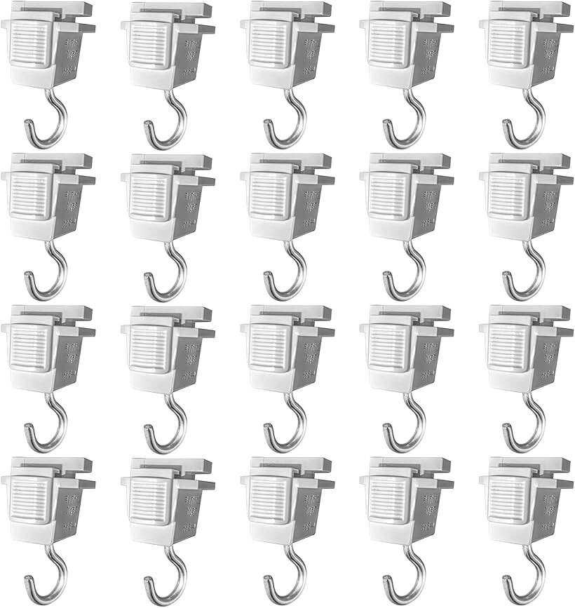 バリエーションコード : 2buccd6tou商品コード2buciy653x商品名ダクトレールフック 滑落防止のロック機能付き 吊り下げ耐荷重5KGブランドAbishionカラーホワイトサイズ等20個「機能」パイプガイドレールに装飾品を吊るしたり、垂れ下がった電線を整理するために使用する。ロック機能により、ホックがパイプレールから滑り落ちるのを防ぎます.「注意」本商品は荷重5 kgを懸架することができますが、パイプレールの懸架重量をチェックしてください。フック金属部分は360°角度調整が可能です。フック角度を手で調整できない場合は、ペンチなどのツールを使用することができます。「取り付けが簡単」簡単取付、工事不要。フックをパイプレールに差し込み、時計回りに90°回転させるだけです。※ 他ネットショップでも併売しているため、ご注文後に在庫切れとなる場合があります。予めご了承ください。※ 品薄または希少等の理由により、参考価格よりも高い価格で販売されている場合があります。ご注文の際には必ず販売価格をご確認ください。※ 沖縄県、離島または一部地域の場合、別途送料の負担をお願いする場合があります。予めご了承ください。※ お使いのモニタにより写真の色が実際の商品の色と異なる場合や、イメージに差異が生じることがあります。予めご了承ください。※ 商品の詳細（カラー・数量・サイズ 等）については、ページ内の商品説明をご確認のうえ、ご注文ください。※ モバイル版・スマホ版ページでは、お使いの端末によっては一部の情報が表示されないことがあります。すべての記載情報をご確認するには、PC版ページをご覧ください。サイズ：高さ30mmx幅25mmx全長47mm 重量: 13g/1個 耐荷重: 5kgまで 材質：プラスチック+ステンレス鋼 適用：パイプレールにアクセサリーをぶら下げたり、宙に浮いた電線を整理したりするために使用します。