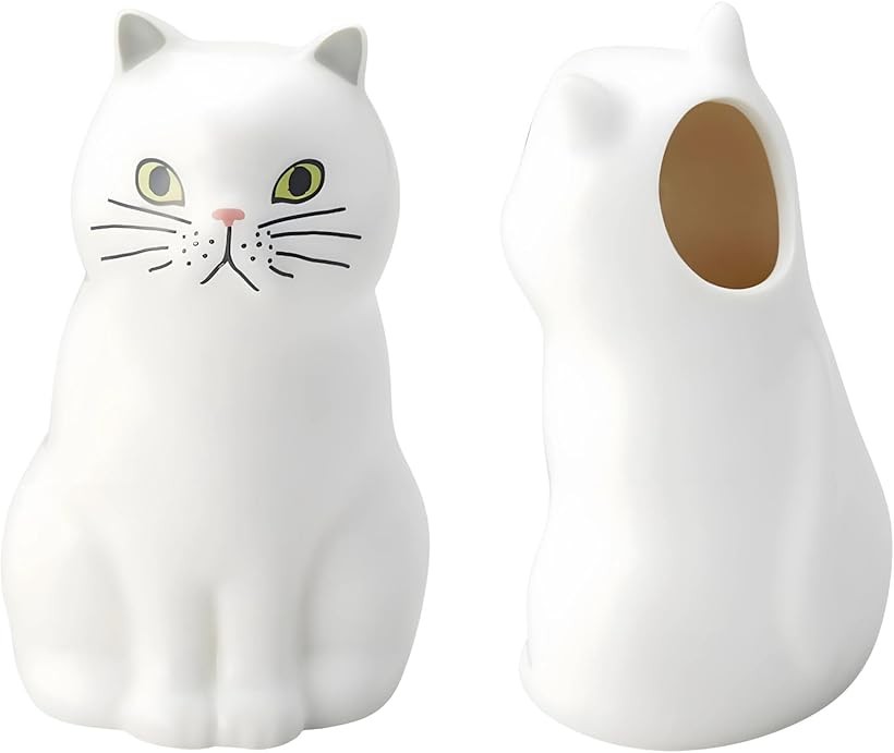 バリエーションコード : 2buvnq4qr4商品コード2buvnqqp01商品名猫 花瓶 ペン立て 収納 ねこ インテリア プリザーブドフラワー 一輪挿しブランドSESHISカラーペルシャサイズ等約6.7x6.3x12cm「猫 花瓶 ペン立て」は、愛らしい手描きネコの陶器製花瓶です。ペン立てや小物入れにもなり、北欧風インテリアオブジェになります。見た目の可愛らしさと実用性を兼ね備えており、ご自宅用のインテリアにいかがですか。見た目のかわいさだけでなく、さまざまな使い方ができるのも魅力です。小さな花を飾る一輪挿しとして、デスクのペンや定規を立てるペン立てとして、またメイクブラシスタンドや、鍵・印鑑などの小物入れとしても活躍します。デスクやリビング、玄関に置くだけで、空間がぐっと愛らしくなる猫のオブジェです。シンプルながらも、手描き風の素朴なタッチと、きょとんとした表情がたまらない一品。日常に癒しと彩りを取り入れたい方にぴったりです。本体は、ずっしりとした重みと安定感のある陶器製。丁寧に釉薬が施され、つるりとした滑らかな手触りです。細部までこだわって作られた、温かみと質感が感じられます。猫好きな方へのプレゼントとしてもおすすめです。「商品仕様」サイズ1個 : 約6.7x6.3x12cm（重量 : 約300g）/ 材質 : セラミック ＊バリエーションは、ペルシャ、ハチカワ、クロネコ、スコティッシュがございます。お好きなものをお選び下さい ＊モニターの環境により、色の見え方に若干差が生じる場合がございます。※ 他ネットショップでも併売しているため、ご注文後に在庫切れとなる場合があります。予めご了承ください。※ 品薄または希少等の理由により、参考価格よりも高い価格で販売されている場合があります。ご注文の際には必ず販売価格をご確認ください。※ 沖縄県、離島または一部地域の場合、別途送料の負担をお願いする場合があります。予めご了承ください。※ お使いのモニタにより写真の色が実際の商品の色と異なる場合や、イメージに差異が生じることがあります。予めご了承ください。※ 商品の詳細（カラー・数量・サイズ 等）については、ページ内の商品説明をご確認のうえ、ご注文ください。※ モバイル版・スマホ版ページでは、お使いの端末によっては一部の情報が表示されないことがあります。すべての記載情報をご確認するには、PC版ページをご覧ください。
