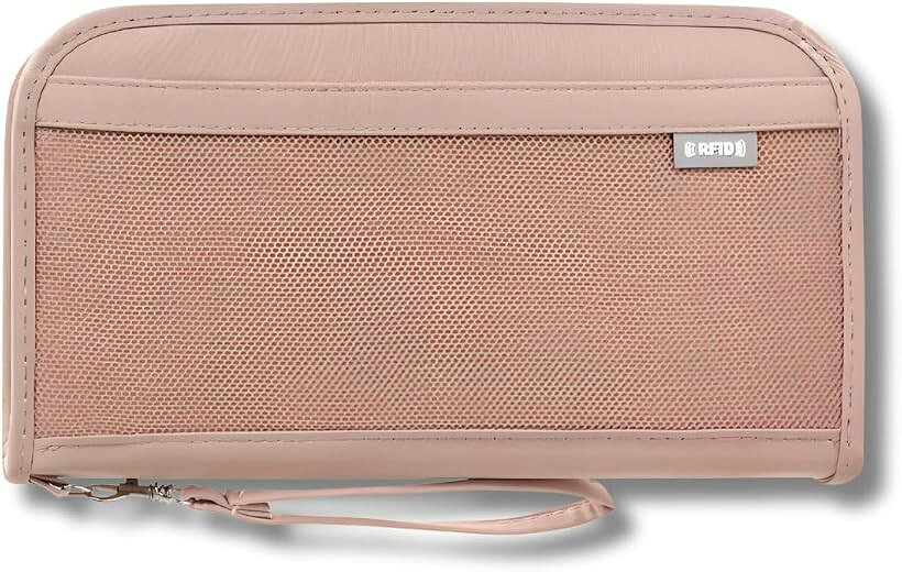 バリエーションコード : 2bucj48goj商品コード2bucj02utx商品名パスポートケース 家計管理用 通帳ケースブランドENN LLCカラーピンク「多機能デザイン」このパスポートケースは、パスポートだけでなく、通帳や家計管理のためのクリアファイルリフィルも収納可能です。これにより、旅行中や日常生活での重要な書類の整理が簡単になり、時間を節約できます。「安心の収納力」複数のポケットとリフィルが付属しており、必要な書類を一箇所にまとめて保管できます。これにより、必要な時にすぐに取り出せるので、ストレスフリーな生活をサポートします。「耐久性のある素材」高品質な素材を使用しているため、長期間の使用にも耐えられます。これにより、頻繁に買い替える必要がなく、経済的にも優れた選択となります。「軽量で持ち運びやすい」軽量設計なので、バッグの中に入れてもかさばらず、持ち運びが簡単です。これにより、旅行や外出時の負担を軽減し、快適な移動を実現します。＊モニターの環境により、色の見え方に若干差が生じる場合がございます。＊商品には個体差があるため、サイズに多少の誤差が生じる場合がございます。あらかじめご了承くださいませ。ENN LLCは、当社オリジナルパッケージにてお送りします。※ 他ネットショップでも併売しているため、ご注文後に在庫切れとなる場合があります。予めご了承ください。※ 品薄または希少等の理由により、参考価格よりも高い価格で販売されている場合があります。ご注文の際には必ず販売価格をご確認ください。※ 沖縄県、離島または一部地域の場合、別途送料の負担をお願いする場合があります。予めご了承ください。※ お使いのモニタにより写真の色が実際の商品の色と異なる場合や、イメージに差異が生じることがあります。予めご了承ください。※ 商品の詳細（カラー・数量・サイズ 等）については、ページ内の商品説明をご確認のうえ、ご注文ください。※ モバイル版・スマホ版ページでは、お使いの端末によっては一部の情報が表示されないことがあります。すべての記載情報をご確認するには、PC版ページをご覧ください。おすすめ特集 今すぐチェック！ 注目商品！ ENN LLC 灰皿 小物ケース おしゃれ ふた付き かわいい 北欧 卓上 インテリア(ブルー ツノ) 注目商品！ [ENN LLC] スーツケースカバー キャリーバッグ スーツケース カバー 防水 傷 汚れ 雨から守る ビニール製 透明 注目商品！ [ENN LLC] ニットバッグ ミニトート 軽量 コンパクト 注目商品！ [ENN LLC] ニットバッグ ミニトート 軽量 コンパクト