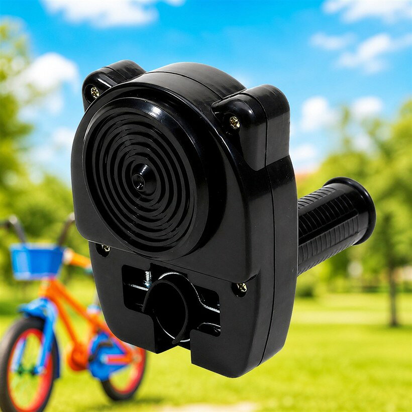 バリエーションコード : 2bul1jrqys商品コード2bul19qpqt商品名自転車 アクセルホーン ゴーゴーホーン エンジン音 デコチャリ グリップ 改造 チャリ 簡単取り付け コール 吹上げ アクセルブランドYESprimeカラー猫耳＋ひげなし「猫耳デザインのかわいいアクセルホーン」スロットルを回すと“ブォーン”とエンジン音が響くゴーゴーホーン風の自転車用ホーン。猫耳デザインで見た目もかわいく、子供用チャリやデコチャリのカスタムにぴったりな人気のグリップ型サウンド玩具です。「遊び心あるエンジン音で注目度UP」旧車風のコールサウンドを再現し、まるでバイクのようなリアルな吹上げ音が楽しめます。公園やイベント、ツーリングなどでも注目を集め、親子で一緒に楽しめるおもしろカスタムパーツです。「簡単取付＆ハンドル対応径」既存の右グリップを外して差し込むだけの簡単取付。子供用自転車やママチャリ、カスタムチャリなど幅広く装着可能。電源不要で手軽にカスタムを楽しめます。「選べる2バリエーション」(1)猫耳＋ひげなし（シンプルでクール）(2)猫耳＋ひげあり（かわいらしさ満点）の2種類をご用意。お好みのスタイルで自転車をカスタマイズできます。「仕様と注意事項」素材：プラスチック（ブラック）／対応ハンドル径：ひげなしが約21～32mm、ひげありが約19～25mm未満。サイズの詳細は商品画像を参照にしてください。形状・外観に関する検品を行っておりますが、輸入品のため多少の擦れや小傷がある場合があります。音量や鳴り方には個体差があります。※ 他ネットショップでも併売しているため、ご注文後に在庫切れとなる場合があります。予めご了承ください。※ 品薄または希少等の理由により、参考価格よりも高い価格で販売されている場合があります。ご注文の際には必ず販売価格をご確認ください。※ 沖縄県、離島または一部地域の場合、別途送料の負担をお願いする場合があります。予めご了承ください。※ お使いのモニタにより写真の色が実際の商品の色と異なる場合や、イメージに差異が生じることがあります。予めご了承ください。※ 商品の詳細（カラー・数量・サイズ 等）については、ページ内の商品説明をご確認のうえ、ご注文ください。※ モバイル版・スマホ版ページでは、お使いの端末によっては一部の情報が表示されないことがあります。すべての記載情報をご確認するには、PC版ページをご覧ください。