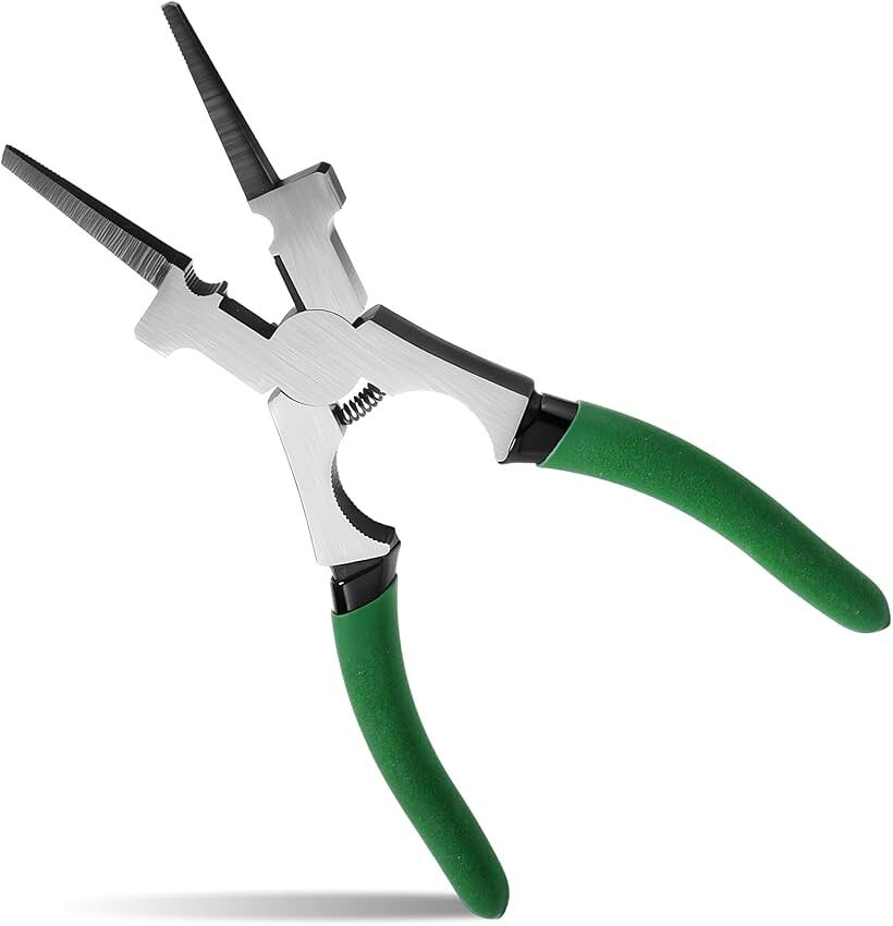 商品コード2brh2r6iho商品名溶接ペンチ CO2溶接用ペンチ トーチ専用プライヤー 全長229mm ギザ付 滑り止め グリップ ハンマー機能 切断刃付 防錆 多機能 ワイヤーの引き出しノズル掃除ブランドINJOYTECカラーグリーン材質: カーボンスチール製で、黒色表面処理が施されており、頑丈で長持ち。全体が研磨された滑らかな仕上げで、TPR素材のグリップは滑りにくく、長時間の使用でも疲れにくい設計です。強力な把持力: 長めの歯付きジャウにより、ワークをホールド。スプリングロード式のため、片手でラクラク操作でき、手首への負担を軽減します。多機能デザイン: MIG溶接用プライヤーは、ワイヤー引き抜き・スパッタ除去・チップ交換・ハンマー作業・ワイヤー切断・ノズル交換など、溶接作業に必要な多様な機能を一本でこなすプロ仕様のツールです。幅広い使用シーン: 溶接作業はもちろん、配管工事、農作業、電気工事、機械修理、ワークショップから家庭用まで、あらゆるシーンで活躍。特に溶接作業者にとっては必須のアイテムです。さび防止対策: 製品表面にわずかな油分が付着している場合がございますが、これは工具の動作をスムーズにし、さびを防ぐための処理です。ご安心してお使いください。※ 他ネットショップでも併売しているため、ご注文後に在庫切れとなる場合があります。予めご了承ください。※ 品薄または希少等の理由により、参考価格よりも高い価格で販売されている場合があります。ご注文の際には必ず販売価格をご確認ください。※ 沖縄県、離島または一部地域の場合、別途送料の負担をお願いする場合があります。予めご了承ください。※ お使いのモニタにより写真の色が実際の商品の色と異なる場合や、イメージに差異が生じることがあります。予めご了承ください。※ 商品の詳細（カラー・数量・サイズ 等）については、ページ内の商品説明をご確認のうえ、ご注文ください。※ モバイル版・スマホ版ページでは、お使いの端末によっては一部の情報が表示されないことがあります。すべての記載情報をご確認するには、PC版ページをご覧ください。