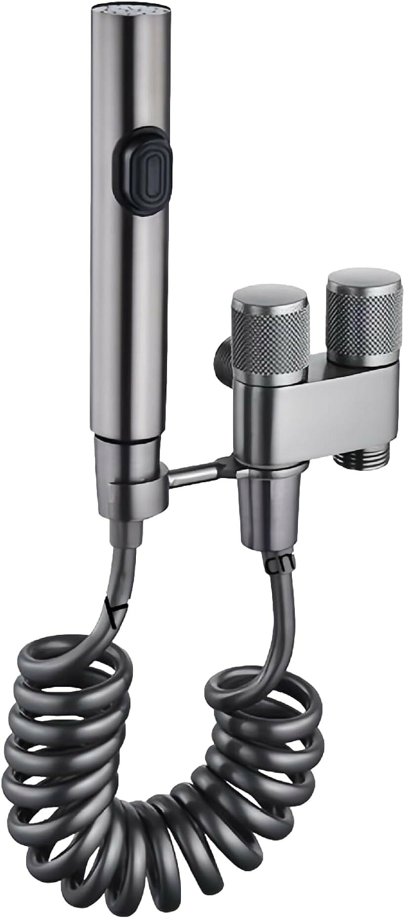 バリエーションコード : 2brynsc89w商品コード2brifft8th商品名Sugarello トイレ掃除用 ノズルセット シャワーヘッド 便器洗浄 高水圧 洗浄セット 分岐水栓付き 掃除 節水 水流調整 簡易水洗用 浴室用 屋外用 多機能ブランドsugarelloカラーノズルタイプ・トイレのお掃除、洗浄が楽になります。床のお掃除、ペットのシャワー、洗面所、浴室などの洗浄、介護などのお尻洗浄などにも使えるシャワーヘッド、ホース、フック、分岐水栓金具のセットになります。・シャワーヘッドは高圧でストレートな水が噴き出すタイプです。トイレのお掃除、こびり付く前に毎日にちょっと流しておけばいつまでもきれいな便器が維持できます。男性用小便器もお掃除が楽になります。・シャワーフックは分岐水栓に取り付け、引っかけるだけです。分岐水栓は一般の家庭用水道管の規格G1/2（呼13）ですのでほとんどの水道管に取り付けできます。トイレだけでなく洗面台や流し台、浴室の水道蛇口がこの規格であれば簡単に取り付けできます。・分岐水栓は防さびと耐久性に優れたステンレス製、ホースは耐久性と柔軟性に優れたポリエチレン製、ノズルはABS樹脂製です。色は高級感にあふれたガンメタルグレー。ON/OFFボタンで水を止めたり出したりできます。水量の調整はできません。・ホース長さは通常は34cm、最大2mに伸ばすことができます。サイズ等の詳細は画像を参照してください。※ 他ネットショップでも併売しているため、ご注文後に在庫切れとなる場合があります。予めご了承ください。※ 品薄または希少等の理由により、参考価格よりも高い価格で販売されている場合があります。ご注文の際には必ず販売価格をご確認ください。※ 沖縄県、離島または一部地域の場合、別途送料の負担をお願いする場合があります。予めご了承ください。※ お使いのモニタにより写真の色が実際の商品の色と異なる場合や、イメージに差異が生じることがあります。予めご了承ください。※ 商品の詳細（カラー・数量・サイズ 等）については、ページ内の商品説明をご確認のうえ、ご注文ください。※ モバイル版・スマホ版ページでは、お使いの端末によっては一部の情報が表示されないことがあります。すべての記載情報をご確認するには、PC版ページをご覧ください。