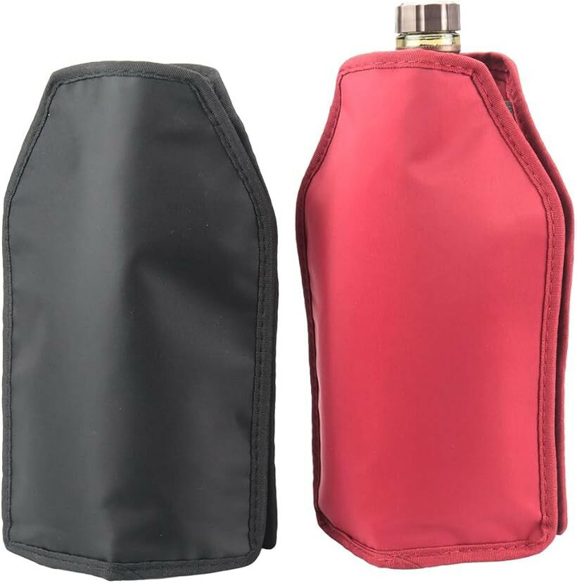 商品コード2bri6ptw3r商品名保冷剤付きボトルクーラー スリーブタイプ 2個 氷不要 撥水 コンパクト 温度維持 汚れにくい キャンプ アウトドア ワイン 750mlブランド星ノ雫カラーレッド＆ブラックサイズ等23cmx16cmx2cm氷水を入れて冷やすバケツ型のボトルクーラーとは異なり、ボトルに被せるだけですぐに使えるスリーブタイプの保冷剤付きボトルクーラーです。氷水を使用しないため周囲が水浸しになる心配がありません。スリーブの内側は全面に保冷剤が付いているため、ドリンクを長時間飲み頃の温度で維持します。使用前にワインクーラーを6時間以上冷やしてください。ワインも事前に冷やしておくとより長い時間保冷できます。表面は撥水性＆防汚性に優れた生地を採用しているため、水滴が付着しても乾いた布でサッと拭き取れます。スリーブを付けたままでも品種の区別がつくようにカラーを2色ご用意致しました。「セット内容」保冷剤付きボトルクーラーx2点　「サイズ(約)」23cmx16cmx2cm　「適応サイズ」750mlまでのボトル　「カラー」レッド・ブラック　「材質」ナイロン＊当商品は「タラコモ商店」のオリジナルブランド商品となります。※ 他ネットショップでも併売しているため、ご注文後に在庫切れとなる場合があります。予めご了承ください。※ 品薄または希少等の理由により、参考価格よりも高い価格で販売されている場合があります。ご注文の際には必ず販売価格をご確認ください。※ 沖縄県、離島または一部地域の場合、別途送料の負担をお願いする場合があります。予めご了承ください。※ お使いのモニタにより写真の色が実際の商品の色と異なる場合や、イメージに差異が生じることがあります。予めご了承ください。※ 商品の詳細（カラー・数量・サイズ 等）については、ページ内の商品説明をご確認のうえ、ご注文ください。※ モバイル版・スマホ版ページでは、お使いの端末によっては一部の情報が表示されないことがあります。すべての記載情報をご確認するには、PC版ページをご覧ください。