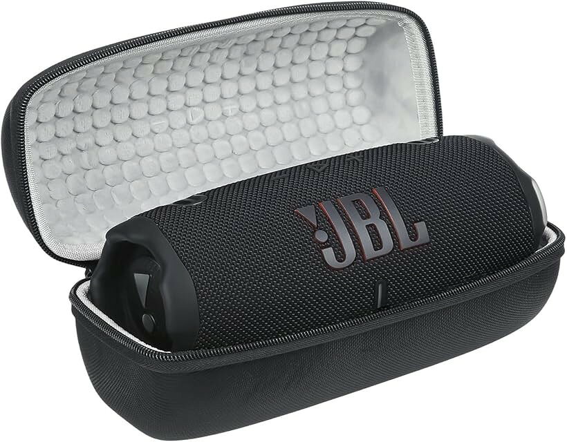 バリエーションコード : 2brflu8hhj商品コード2br9cq1dfd商品名スリム設計 JBL用 Charge 6 Bluetoothスピーカー対応 収納ケース｜ハードケース・キャリングケース・収納バッグ・耐衝撃・全面保護・持ち運び便利・ポータブルケースブランドDigi-TatooカラーCharge 6 - ブラック「互換性」 JBL Charge 6 Bluetoothスピーカー専用設計。「基本情報」 素材：EVA、色：ブラック、サイズ：24.8 x 12 x 12cm、重量：290g。「特許取得ストラップ収納デザイン」 画期的な省スペースソリューションは、ベースにユニークな溝を設け、オリジナルのJBL Charge 6ストラップを収納でき、ケース自体の体積を増やすことなく携帯性を確保。機能性を損なわずにポータブルなままです。「設計による保護」 ケース内部は波型の衝撃吸収フリースで裏打ちされています。この素材は落下や衝突の衝撃を吸収し、旅行やアウトドアでの使用時にJBL Charge 6を損傷から保護します。「高品質で耐久性のある素材」 傷に強いファブリックと頑丈なEVAで作られており、優れた耐久性を提供。水、ホコリ、汚れから効果的に防御します。「スムーズで信頼性の高いYKKジッパー」 YKKジッパーを装備。スムーズかつ簡単に開閉でき、優れた耐久性により長年にわたる信頼性の高い使用を保証します。※ 他ネットショップでも併売しているため、ご注文後に在庫切れとなる場合があります。予めご了承ください。※ 品薄または希少等の理由により、参考価格よりも高い価格で販売されている場合があります。ご注文の際には必ず販売価格をご確認ください。※ 沖縄県、離島または一部地域の場合、別途送料の負担をお願いする場合があります。予めご了承ください。※ お使いのモニタにより写真の色が実際の商品の色と異なる場合や、イメージに差異が生じることがあります。予めご了承ください。※ 商品の詳細（カラー・数量・サイズ 等）については、ページ内の商品説明をご確認のうえ、ご注文ください。※ モバイル版・スマホ版ページでは、お使いの端末によっては一部の情報が表示されないことがあります。すべての記載情報をご確認するには、PC版ページをご覧ください。
