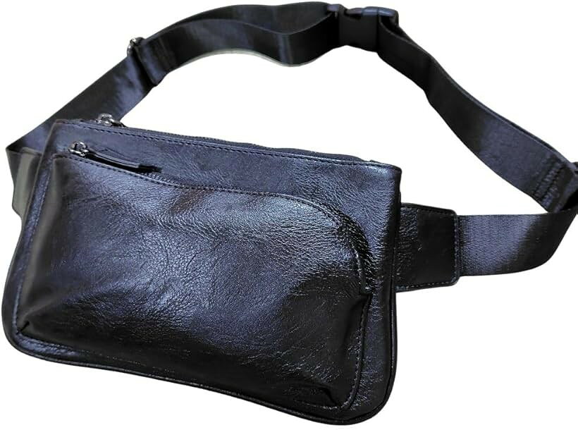 バリエーションコード : 2brd5268rk商品コード2brd5yo1kk商品名ボディバッグ メンズ 小さめ 撥水 ショルダーバッグ 斜め掛け 軽量 ウエストポーチ 財布ブランドOJUMAHカラーブラックサイズ等幅26cmx高さ16cmx厚さ3cm「高級感のあるレザー調」弾力性と柔軟性、耐摩耗性に優れたPU素材を採用し、本革に近い質感に仕上げました。軽量でお手入れが簡単で、普段使いにぴったりのクロスボディバッグです。「スリム＆スタイリッシュな設計」 身体にフィットする細身のシルエットで、無駄なくスマートに収納が可能です。最低限の荷物で手ぶら外出を楽しめる、ミニマル設計になっています。「3WAY仕様」 斜め掛けボディバッグ、ウエストバッグ、ワンショルダーの3スタイルに対応しています。日常使い・旅行・アウトドア・プレゼントに、幅広く活躍すること間違いなし。「実用的な収納力と4ポケット構成」 スマホ、財布、イヤホン、鍵、カードなど、細々した身の回り品を効率よく整理できます。必要な物がすぐ取り出せるストレスフリーな使い心地です。「サイズ」幅26cmx高さ16cmx厚さ3cm、重量：300g、ベルト調節範囲：60cm～110cm　「素材」（表）：ソフトPUレザー、（裏）：ポリエステル※ 他ネットショップでも併売しているため、ご注文後に在庫切れとなる場合があります。予めご了承ください。※ 品薄または希少等の理由により、参考価格よりも高い価格で販売されている場合があります。ご注文の際には必ず販売価格をご確認ください。※ 沖縄県、離島または一部地域の場合、別途送料の負担をお願いする場合があります。予めご了承ください。※ お使いのモニタにより写真の色が実際の商品の色と異なる場合や、イメージに差異が生じることがあります。予めご了承ください。※ 商品の詳細（カラー・数量・サイズ 等）については、ページ内の商品説明をご確認のうえ、ご注文ください。※ モバイル版・スマホ版ページでは、お使いの端末によっては一部の情報が表示されないことがあります。すべての記載情報をご確認するには、PC版ページをご覧ください。
