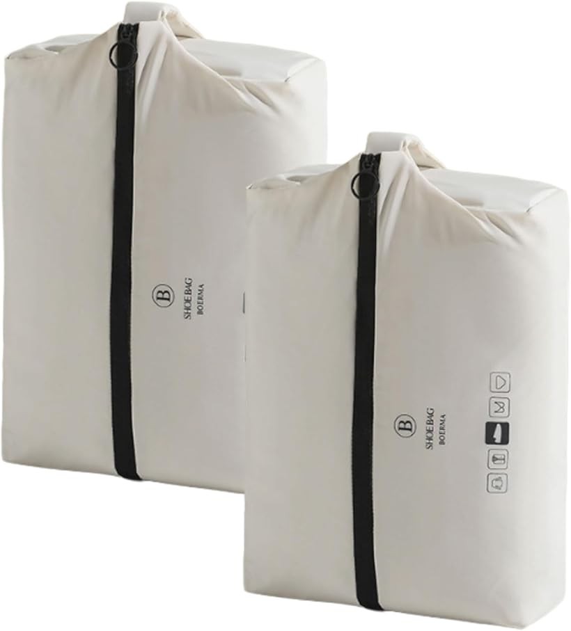 バリエーションコード : 2br09rphos商品コード2br09vktf9商品名靴収納革命 シューズケース 靴 靴袋 シューズバッグ 収納 旅行 ジム ゴルフ 出張 防水 大容量 2個セットブランドPIENSEカラーホワイト旅行や出張、ジムやゴルフなど、靴の持ち運びに悩むシーンで活躍するシューズケース。ランニングシューズや革靴、サンダルまで幅広く収納でき、スーツケースやバッグの中をすっきり整えます。シンプルでおしゃれなデザインは、日常使いから旅行まで自然に馴染み、使うたびに気分が上がるアイテムです。防水加工された生地を採用しており、濡れた靴や汚れが付きやすいシューズも分けて収納しやすい設計。衣類やタオル、小物類と一緒に入れても整理しやすく、行李の中をきれいに保ちたい方に向いています。さっと拭くだけでお手入れしやすく、扱いやすいのも嬉しいポイントです。見た目以上に収納力があり、大きめサイズのスニーカーやゴルフシューズも入れやすい大容量タイプ。自立しやすい形状とフルジッパー仕様で、出し入れがスムーズです。持ち手付きなので移動時も持ち運びやすく、使い勝手の良さを重視した上品な仕上がりです。2個セットのため、家族で分けて使ったり、用途別に使い分けたりと使い道は自由。靴収納としてだけでなく、着替えやタオル、小物入れとしても活躍します。かわいいカラー展開で男女問わず使いやすく、旅行準備をスマートにしたい方におすすめです。「仕様」 サイズ：約32x22x10cm 素材：T400生地＋TPU防水膜 カラー：ホワイト／ブラック／グレー セット内容：シューズケースx2 用途：靴収納、旅行・出張・ジム・ゴルフ用 ＊モニター環境により、実際の色味と異なって見える場合があります。※ 他ネットショップでも併売しているため、ご注文後に在庫切れとなる場合があります。予めご了承ください。※ 品薄または希少等の理由により、参考価格よりも高い価格で販売されている場合があります。ご注文の際には必ず販売価格をご確認ください。※ 沖縄県、離島または一部地域の場合、別途送料の負担をお願いする場合があります。予めご了承ください。※ お使いのモニタにより写真の色が実際の商品の色と異なる場合や、イメージに差異が生じることがあります。予めご了承ください。※ 商品の詳細（カラー・数量・サイズ 等）については、ページ内の商品説明をご確認のうえ、ご注文ください。※ モバイル版・スマホ版ページでは、お使いの端末によっては一部の情報が表示されないことがあります。すべての記載情報をご確認するには、PC版ページをご覧ください。