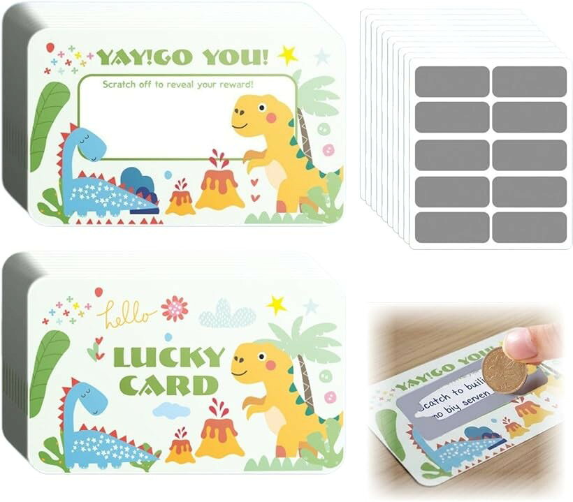 バリエーションコード : 2brojuhdui商品コード2broj1lniq商品名スクラッチカード くじ引き 抽選券 削るシールブランドbath＆bathカラー恐竜 100枚「サイズ・数量」カード5.5cmx9cm シール2cmx6cm / 100枚セット / 恐竜柄デザイン「イベントを盛り上げる」 銀色のシールを削ると下からデザインが現れるワクワク感。パーティーや忘年会、二次会のくじ引き、抽選券作成に最適なスクラッチシールです。「イベントを華やかに演出」 銀色のシールを削るワクワク感はパーティーの目玉に。結婚式の二次会、忘年会、お祭りでの抽選券作成など、手軽に本格的なゲーム性をプラスできます。「使い方は簡単」 伝えたいメッセージや「当たり」「ハズレ」を書き込んだ上に、この銀色のシールを貼るだけ。市販のコインなどでスムーズに削ることができ、削りカスの出にくい高品質な素材を採用。「多用途に活躍」 店舗の販促キャンペーン、スクールのご褒美シール、ハンドメイド作品のノベルティ、家庭内でのサプライズなど、アイデア一つで様々なシーンを盛り上げます※ 他ネットショップでも併売しているため、ご注文後に在庫切れとなる場合があります。予めご了承ください。※ 品薄または希少等の理由により、参考価格よりも高い価格で販売されている場合があります。ご注文の際には必ず販売価格をご確認ください。※ 沖縄県、離島または一部地域の場合、別途送料の負担をお願いする場合があります。予めご了承ください。※ お使いのモニタにより写真の色が実際の商品の色と異なる場合や、イメージに差異が生じることがあります。予めご了承ください。※ 商品の詳細（カラー・数量・サイズ 等）については、ページ内の商品説明をご確認のうえ、ご注文ください。※ モバイル版・スマホ版ページでは、お使いの端末によっては一部の情報が表示されないことがあります。すべての記載情報をご確認するには、PC版ページをご覧ください。