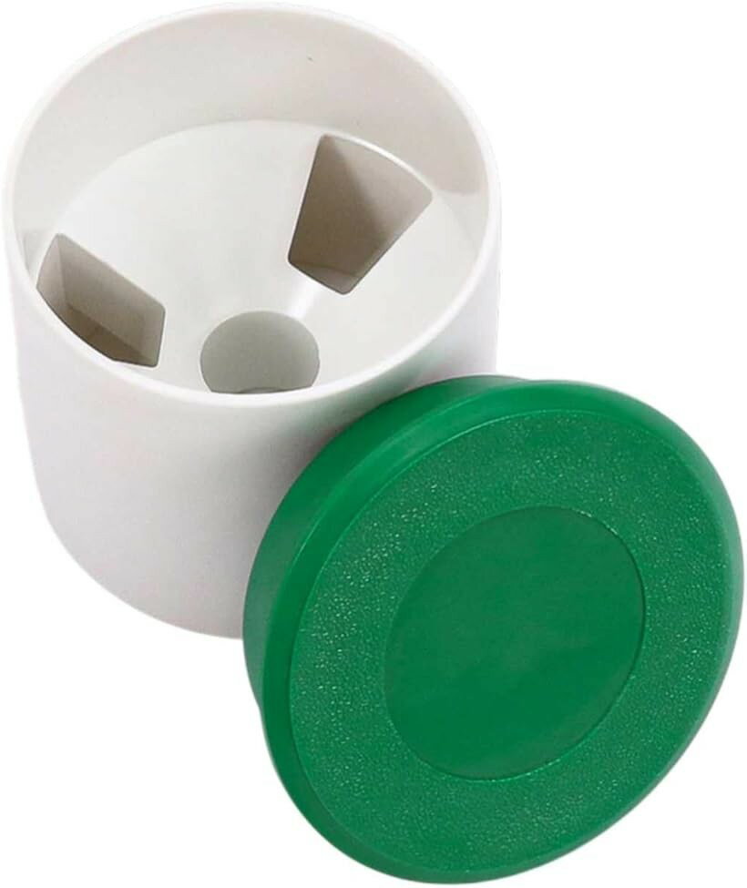 商品コード2br13j8niv商品名ゴルフ ホールカップ カバー付き グリーン 練習用 プラスチック パッティング パター トレーニングブランドルナリご自宅でのゴルフの練習にピッタリのホールカップです。お庭にホールカップを設置することが出来るので練習が捗るアイテム。カップ用のカバー付きなので、使わないときはカバーをつけて雨水やゴミが入らないように防ぐ事が出来ます。付属のカバーは緑色なので穴を閉じたい際にグリーンに馴染みやすいです。より本格的に練習したい際はピンフラッグを立てる事も可能です。＊ピンフラッグは付属されませんのでご注意ください。「サイズ / 9.7cmx11.5cmx11.5cm」「素材：プラスチック」＊お使いのデバイスやモニター設定または商品撮影の際の照明・日光による光の当たり具合によりカラーが実際の商品と異なって見える場合がございます。予めご了承くださいますようお願い致します。「商標登録番号：第6500459号」※ 他ネットショップでも併売しているため、ご注文後に在庫切れとなる場合があります。予めご了承ください。※ 品薄または希少等の理由により、参考価格よりも高い価格で販売されている場合があります。ご注文の際には必ず販売価格をご確認ください。※ 沖縄県、離島または一部地域の場合、別途送料の負担をお願いする場合があります。予めご了承ください。※ お使いのモニタにより写真の色が実際の商品の色と異なる場合や、イメージに差異が生じることがあります。予めご了承ください。※ 商品の詳細（カラー・数量・サイズ 等）については、ページ内の商品説明をご確認のうえ、ご注文ください。※ モバイル版・スマホ版ページでは、お使いの端末によっては一部の情報が表示されないことがあります。すべての記載情報をご確認するには、PC版ページをご覧ください。