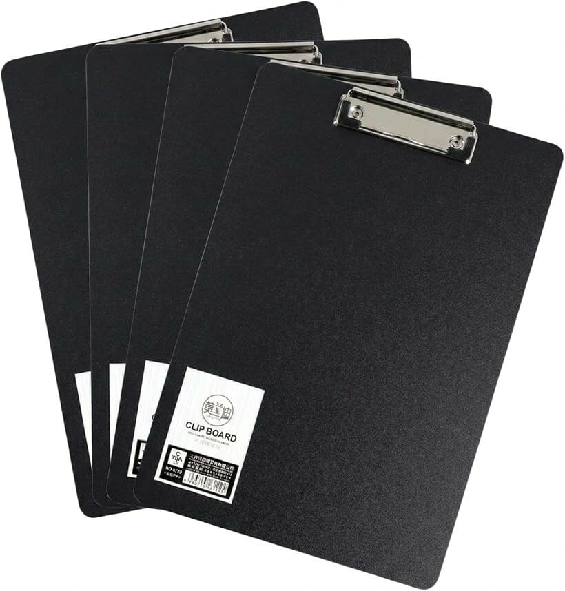 バリエーションコード : 2brcfioo0r商品コード2brvnqk6nk商品名バインダー クリップボード A4 4個セット クリップファイル 軽量 耐久性 プラスチック 事務用品 文書整理 縦型 強力クリップ 持ち運び便利ブランドKAKITABカラーブラック4枚サイズ等縦320mm x 幅234mm x 厚さ2.5mm「超軽量＆高耐久設計」 150gの超軽量で持ち運びが楽々。丈夫な高密度プラスチックを採用し、曲げても折れにくい優れた柔軟性と耐久性を実現しました。防水性も高く、屋外やキッチン、病院など過酷な現場でも長く愛用いただけます。「強力クリップ＆保護機能」 強力な金属スプリングにより、A4用紙1枚から最大80枚までガッチリ固定。クリップの角にはゴムクッションを搭載し、大切な書類に跡がつくのを防ぎます。滑り止め効果で、筆記中も紙がズレることなく快適です。「安全性に配慮した丸角仕様」 四隅の角を丸く加工した安全設計。肌に触れても痛くなく、お子様が使用する学校や塾、混雑するイベント会場でも安心して導入いただけます。異臭のない高品質素材を使用しており、清潔感のある事務環境を保てます。「A4ジャストサイズ」サイズは縦320mmx幅234mmx厚さ2.5mmと持ち運びに最適なA4ジャストサイズです。カバンに入れてもかさばらず、会議や外回り、イベントでの移動も快適に行えます。「4色展開・各色4枚セット」 ブラック、ネイビー、ライトブルー、ピンクのそれぞれ4枚セットで、用途別の色分け管理に最適。オフィスでの部署別、病院での患者別、飲食店でのメニュー別など、視覚的に整理整頓を促進し、日々の業務効率を高めます。※ 他ネットショップでも併売しているため、ご注文後に在庫切れとなる場合があります。予めご了承ください。※ 品薄または希少等の理由により、参考価格よりも高い価格で販売されている場合があります。ご注文の際には必ず販売価格をご確認ください。※ 沖縄県、離島または一部地域の場合、別途送料の負担をお願いする場合があります。予めご了承ください。※ お使いのモニタにより写真の色が実際の商品の色と異なる場合や、イメージに差異が生じることがあります。予めご了承ください。※ 商品の詳細（カラー・数量・サイズ 等）については、ページ内の商品説明をご確認のうえ、ご注文ください。※ モバイル版・スマホ版ページでは、お使いの端末によっては一部の情報が表示されないことがあります。すべての記載情報をご確認するには、PC版ページをご覧ください。効率的なワークスタイルをサポートする、高品質なA4クリップボードの4枚セットです。「プロ仕様の耐久性と書き心地」本体には、衝撃に強く防水性に優れた高品質プラスチックを採用。適度な硬さと靭性（しなり）を兼ね備えており、机がない場所での立ち書きでも、紙が沈み込むことなく安定した筆記が可能です。長期間使用しても変形しにくいため、コストパフォーマンスを重視する法人様や団体様にも選ばれています。「細部までこだわった機能美」強力な金属スプリングを搭載したクリップは、コピー用紙を最大80枚までホールド可能。1枚の薄い書類でもズレることなく固定します。また、クリップの角にはゴムクッションを装備。書類にクリップ跡が残るのを防ぎ、提出書類や大切な図面も安心して挟めます。「使う人を選ばない安全設計」全周にわたって角を落としたラウンドエッジ加工を施しており、手への当たりが優しく、カバンの中を傷つける心配もありません。無臭で安全な素材を使用しているため、学校や病院、飲食店など、衛生面と安全性が求められる現場に最適です。「製品仕様」＊セット内容：4枚セット（カラー：ブラック、ネイビー、ライトブルー、ピンク 4色展開）＊サイズ：縦320mm x 幅234mm x 厚さ2.5mm＊重量：約150g/枚＊材質：高密度プラスチック（PP）、金属クリップ＊収容枚数：最大約80枚ビジネスの現場から趣味の絵画まで、あらゆるシーンで活躍する信頼の1枚をお届けします。
