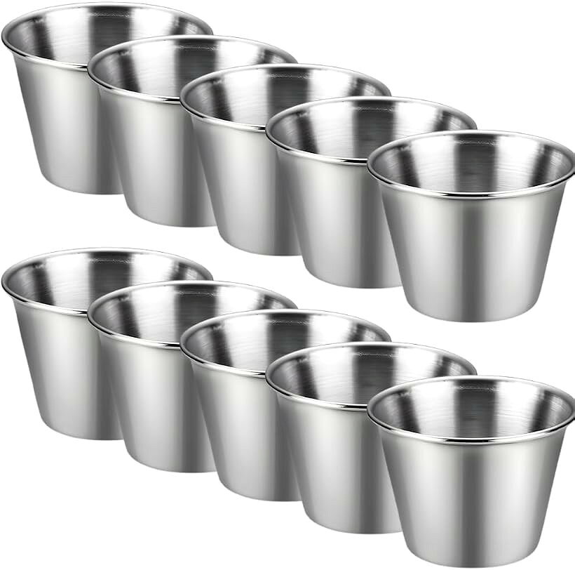 バリエーションコード : 2brqq6fkgk商品コード2brqcs08k6商品名プリンカップ ステンレス 耐熱 プリン容器 型 オーブン対応 ゼリー型 マフィン 容器 かさばらない スタッキング 業務用 湯銭 円形 デザート 製菓用品ブランドJUSTVELカラーシルバー小10個「プロ品質のステンレス素材」熱伝導に優れたステンレスを採用。熱が均一に伝わりなめらかに焼き上がります。サビに強く高い堅牢性を誇ります。「すっきり片付く省スペース設計」キッチンの場所を取らないスタッキング形状を採用。10個セットでも重ねてコンパクトに収納できます。「多彩に使えるマルチユース」プリンやゼリーだけでなくディップソース入れや小鉢にも活躍。オーブンや湯煎対応で幅広い調理に活用できます。「お手入れ簡単なシームレス形状」汚れが溜まりにくい継ぎ目のないデザイン。スポンジでサッと洗えて食洗機にも対応します。「選べる4バリエーション」用途に合わせた大小2サイズ展開。少人数向けの5個セットから業務用にも適した10個セットまで用途に合わせて選べます。「当ブランドオリジナルパッケージで発送」日本ブランド「JUSTVEL」が印字されたオリジナルパッケージに包んでお客様の元へ大切にお届け致します。※ 他ネットショップでも併売しているため、ご注文後に在庫切れとなる場合があります。予めご了承ください。※ 品薄または希少等の理由により、参考価格よりも高い価格で販売されている場合があります。ご注文の際には必ず販売価格をご確認ください。※ 沖縄県、離島または一部地域の場合、別途送料の負担をお願いする場合があります。予めご了承ください。※ お使いのモニタにより写真の色が実際の商品の色と異なる場合や、イメージに差異が生じることがあります。予めご了承ください。※ 商品の詳細（カラー・数量・サイズ 等）については、ページ内の商品説明をご確認のうえ、ご注文ください。※ モバイル版・スマホ版ページでは、お使いの端末によっては一部の情報が表示されないことがあります。すべての記載情報をご確認するには、PC版ページをご覧ください。