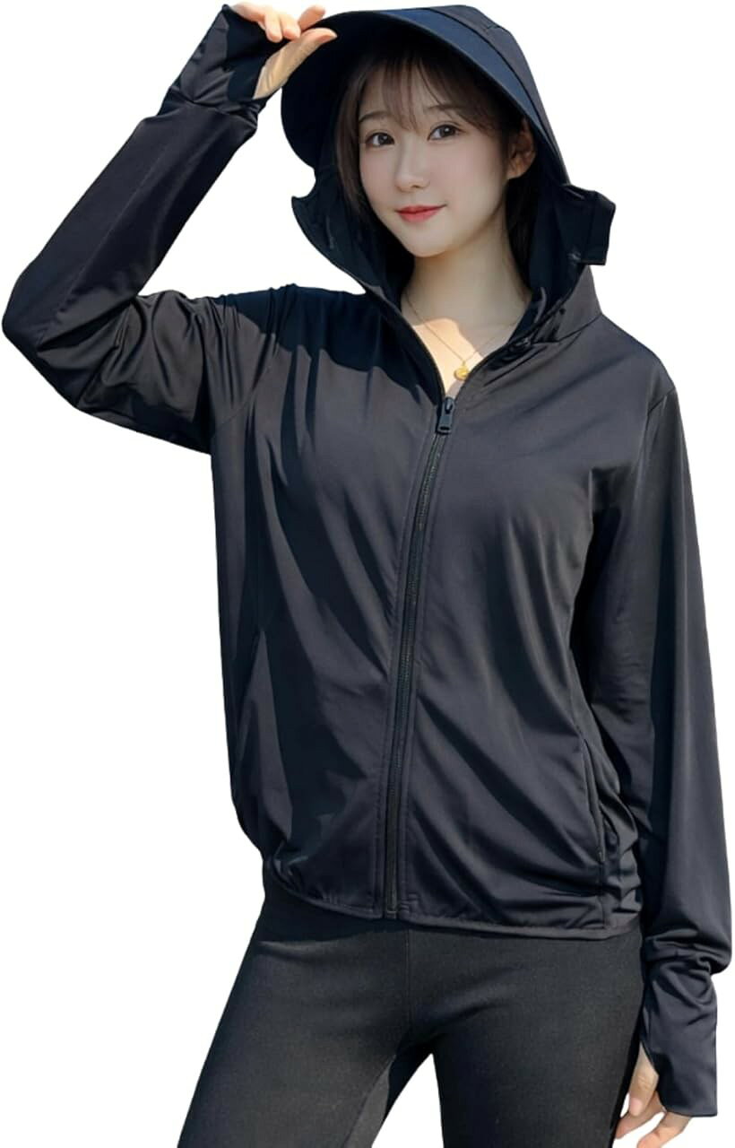 バリエーションコード : 2brskivy6s商品コード2brskhk98s商品名UVカット パーカー レディース UPF45 紫外線遮蔽率97.1% 冷感パーカー ラッシュガード 日焼け防止 紫外線対策 防備 接触冷感 つば付ブランドグリーンパキラカラーブラックサイズ等XL「もう焼けない。検査機関実証の防備UV対策」 強い日差しからしっかり肌を守る、レディース用 uvカット パーカーです。一般財団法人検査機関にて「紫外線遮蔽率97.1%」「UPF45」の検査済み。紫外線を97.1%カットし、UPF45は「非常に高い紫外線保護性能」を示す数値のため、強い日差しの中でも肌をしっかりガードします。フード・つば・フェイスカバーが一体化したデザインで、顔・首・手の甲までしっかり紫外線対策が可能です。ファスナーを上まで閉めることで鼻付近までカバーでき、帽子・マスク・アームカバーを別々に用意する必要がありません。自転車・運転・散歩・ガーデニング・農作業・アウトドアなど、夏の外出時の日焼け防止対策として活躍します。「羽織るだけで、ひんやり冷感パーカー」 接触冷感素材を採用し、暑い季節でもひんやりとした着心地。さらっとした肌触りでベタつきにくく、長時間の着用でも快適です。通気性・速乾性・放熱性にも優れ、汗ばむ季節でもムレを軽減。薄手で軽量なので持ち運びもしやすく、夏用アウターやラッシュガード感覚でも着用できます。伸縮性のある素材で動きやすく、日常使いからレジャーまで幅広く対応します。「使いやすさにこだわった(4)つの機能」 (1)指穴付き仕様で手の甲までしっかりガード。(2)後頭部ファスナー付きでポニーテールにも対応し、髪を結んだままでも快適に着用可能。(3)約12cmのつば付きフードで顔まわりの日差しをカット。視界を妨げないです。つば部分は取り外し可能で、アゴ紐付きのため風が強い日にも安心です。(4)外側2つ・内側2つの合計4ポケット付きで、スマホや小物収納にも便利です。機能性と実用性を兼ね備えたUV対策ウェアです。「仕様」素材：ポリエステル94%・エラスタン6% サイズ：肩幅/バスト/着丈/袖丈 cm 「M」41/49/60/60「L」43/52/60/62「XL」45/58/60/63「2XL」45/58/60/65「3XL」45/58/60/67 重量：約360g カラー：ホワイト・グレー・ブラック ＊ホワイトカラーはやや透け感があります。＊製造工程上、寸法に約「-2cm～+2cm」程度の誤差が生じる場合があります。＊モニター環境等により色味が異なって見える場合があります。「お手入れ方法」長くご使用いただくため、手洗いを推奨しております。洗濯機をご使用の場合は洗濯ネットに入れ、「弱コース」などのやさしいコースをご使用ください。30度以下の水温で中性洗剤をご使用ください。洗濯後はすぐに形を整え、風通しの良い日陰で干してください。色移り防止のため単独洗いをおすすめします。※ 他ネットショップでも併売しているため、ご注文後に在庫切れとなる場合があります。予めご了承ください。※ 品薄または希少等の理由により、参考価格よりも高い価格で販売されている場合があります。ご注文の際には必ず販売価格をご確認ください。※ 沖縄県、離島または一部地域の場合、別途送料の負担をお願いする場合があります。予めご了承ください。※ お使いのモニタにより写真の色が実際の商品の色と異なる場合や、イメージに差異が生じることがあります。予めご了承ください。※ 商品の詳細（カラー・数量・サイズ 等）については、ページ内の商品説明をご確認のうえ、ご注文ください。※ モバイル版・スマホ版ページでは、お使いの端末によっては一部の情報が表示されないことがあります。すべての記載情報をご確認するには、PC版ページをご覧ください。