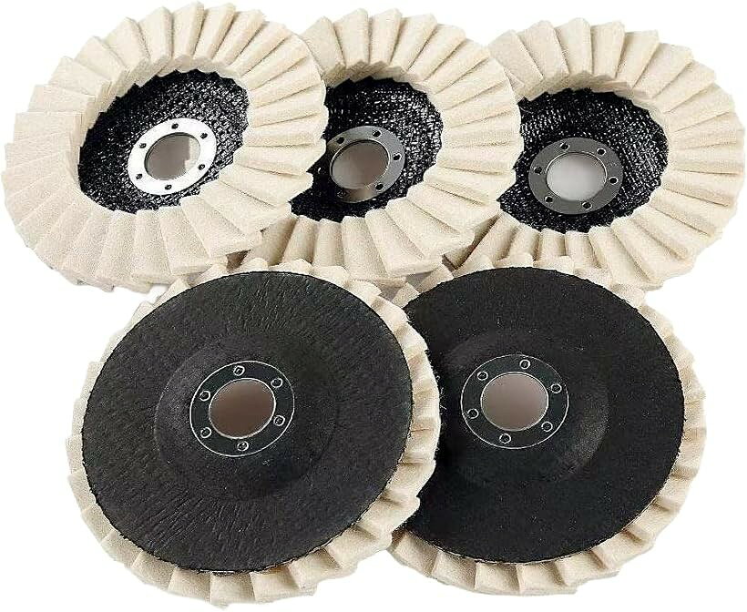 商品コード2bkhvp6qhh商品名フェルトバフ 研磨ホイール 羊毛フェルト 115mm 車 バイク 艶出し 仕上げ研磨 塗装面 外装磨き 5枚セットブランド天玉堂サイズ等115mm「車・バイクの艶出しに」自動車やバイクの塗装面の表面ツヤ出し、仕上げ研磨に適したフェルトバフです。高密度のウールフェルトにより、滑らかな鏡面仕上げをサポートします。研磨焼けを軽減しながら外装磨きに活用できます。「簡単取り付け」取付径22mmのグラインダーやサンダーなどの回転工具に対応しています。取り付けが簡単で作業効率向上に役立ちます。変速機能付き機材を使用し、必ず低速回転から確認しながらご使用ください。「曲面や細部にも対応」フラップ形状により対象物へ安定して接触し、車やバイクの曲面や凹凸面にもフィットしやすいです。ボディの細部や外装パーツの艶出しにも使いやすく、均一な研磨をサポートします。「仕上げ研磨に便利」車・バイクのメンテナンス、外装補修、金属パーツの艶出しなどに使用できます。繰り返し使いやすい設計で、研磨力を保ちながら安定した作業をサポートします。「商品スペック」直径：115mm、厚さ：20mm（フェルト12mm）、取付径：22mm、重量：約60g、素材：ウール、数量：5枚セット。＊変速機能付き機材を使用し、必ず低速回転から確認しながらご使用ください。※ 他ネットショップでも併売しているため、ご注文後に在庫切れとなる場合があります。予めご了承ください。※ 品薄または希少等の理由により、参考価格よりも高い価格で販売されている場合があります。ご注文の際には必ず販売価格をご確認ください。※ 沖縄県、離島または一部地域の場合、別途送料の負担をお願いする場合があります。予めご了承ください。※ お使いのモニタにより写真の色が実際の商品の色と異なる場合や、イメージに差異が生じることがあります。予めご了承ください。※ 商品の詳細（カラー・数量・サイズ 等）については、ページ内の商品説明をご確認のうえ、ご注文ください。※ モバイル版・スマホ版ページでは、お使いの端末によっては一部の情報が表示されないことがあります。すべての記載情報をご確認するには、PC版ページをご覧ください。