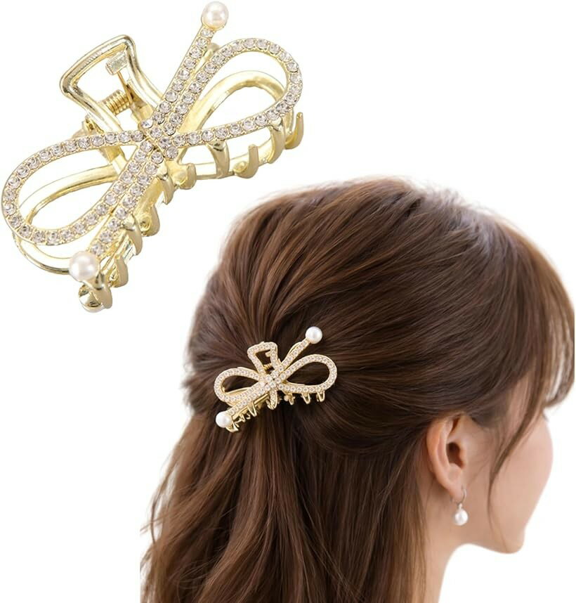 商品コード2brpj0lsj6商品名ヘアクリップ ミニ ヘアクリップ 小さめ リボン おしゃれブランドCielblissカラーゴールド軽く留めるだけで簡単にまとまり、ハーフアップやまとめ髪のアクセントにぴったり。普段使いはもちろん、通勤・お出かけ・フォーマルなシーンまで幅広く活躍します。しっかりホールドできる設計で、ズレにくく美しいスタイルをキープ。小さめサイズながら存在感があり、後ろ姿をぐっと上品な印象に仕上げます。シンプルで洗練されたデザインは、年齢問わず使いやすく、 プレゼントにもおすすめのアイテムです。※ 他ネットショップでも併売しているため、ご注文後に在庫切れとなる場合があります。予めご了承ください。※ 品薄または希少等の理由により、参考価格よりも高い価格で販売されている場合があります。ご注文の際には必ず販売価格をご確認ください。※ 沖縄県、離島または一部地域の場合、別途送料の負担をお願いする場合があります。予めご了承ください。※ お使いのモニタにより写真の色が実際の商品の色と異なる場合や、イメージに差異が生じることがあります。予めご了承ください。※ 商品の詳細（カラー・数量・サイズ 等）については、ページ内の商品説明をご確認のうえ、ご注文ください。※ モバイル版・スマホ版ページでは、お使いの端末によっては一部の情報が表示されないことがあります。すべての記載情報をご確認するには、PC版ページをご覧ください。上品で大人可愛いデザインのヘアクリップ。きらめくラインストーンとパールが、さりげなく華やかさをプラスします。