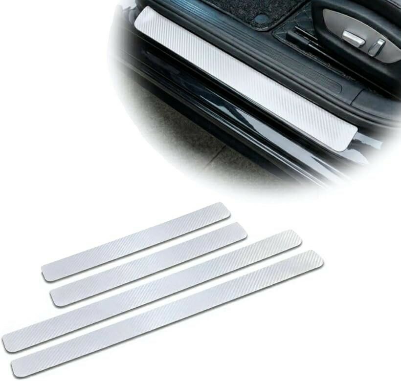 バリエーションコード : 2brluy4n9q商品コード2brl9cugs8商品名ドアステップガード マグネット式 車 サイド スカッフプレートブランドJP Numberカラーホワイトサイズ等幅4.5cm「マグネットでピタッ」強力なマグネットを採用し、金属製のサイドステップに近づけるだけでピタッと吸着します。面倒な接着剤や工具は一切不要で、誰でも手軽に装着できるのが魅力です。位置がずれてしまっても何度でも貼り直しができるため、初めてドレスアップに挑戦する方にもおすすめのステップガードです。「水や汚れに強い」表面には防水加工が施されているため、雨の日の泥はねや飲みこぼしが付着しても、サッと水拭きするだけで綺麗な状態を取り戻せます。水分が染み込みにくく、優れた耐久性で劣化を抑えられるのも嬉しいポイント。日常のメンテナンスに手間がかからず、いつでも清潔な車内環境を維持できます。「幅広い車種に対応」セダンやSUV、コンパクトカーまで、車体側が鉄製であれば幅広い車種に装着可能な汎用性の高いアイテムです。専用品ではないため、将来的に別の車へ買い替えた際にも、そのまま新しい車へ付け替えて長く使い続けることができます。無駄な出費を抑えながら、スマートに車内空間を保護できます。「商品内容」パッケージ内容：スカッフプレート4枚セット　サイズ（約）：「幅4.5cm」59cmx4.5cmx2枚、39cmx4.5cmx2枚「幅6.5cm」59cmx6.5cmx2枚、39cmx6.5cmx2枚　主な材質：マグネット、カーボンファイバー素材　＊サイズ詳細は商品画像をご確認ください。※ 他ネットショップでも併売しているため、ご注文後に在庫切れとなる場合があります。予めご了承ください。※ 品薄または希少等の理由により、参考価格よりも高い価格で販売されている場合があります。ご注文の際には必ず販売価格をご確認ください。※ 沖縄県、離島または一部地域の場合、別途送料の負担をお願いする場合があります。予めご了承ください。※ お使いのモニタにより写真の色が実際の商品の色と異なる場合や、イメージに差異が生じることがあります。予めご了承ください。※ 商品の詳細（カラー・数量・サイズ 等）については、ページ内の商品説明をご確認のうえ、ご注文ください。※ モバイル版・スマホ版ページでは、お使いの端末によっては一部の情報が表示されないことがあります。すべての記載情報をご確認するには、PC版ページをご覧ください。