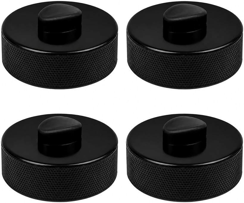 バリエーションコード : 2bkhqrwgt8商品コード2bkh0ocn66商品名ジャッキパッド Porche ポルシェ専用 楕円突起 ゴム アダプター 911 ボクスター ケイマン パナメーラ カイエン 互換 タイヤ交換 整備ブランドドナリーカラーブラックサイズ等4個セット「ポルシェをDIYで整備される方へ」 ポルシェの楕円穴の形状に合わせた専用設計により、ジャッキを当てる前に車体側へ「先付け」できる。それが、このポルシェ用ジャッキパッドです。だから、ジャッキアップのたびに車体下を這いつくばって位置を探り、ズレ落ちるパッドを何度も乗せ直すという無駄なストレスが消滅し、ガレージでの時間が、本来やりたかった愛車の整備そのものに没頭する時間に変わります。「なぜ、車体側に「先付け」できるのか？」 なぜなら、汎用の平らなパッドとは根本的に異なり、ポルシェ特有の楕円穴に合わせた突起（30mmx21mm）を備えているからです。車体側の穴に差し込んで90度ひねるだけで、ゴムの摩擦により車体側にしっかりと保持される構造だからこそ、この新しい体験が可能になります。「あなたはジャッキアップでこんな間違いをしていませんか？」 愛車を長く大切に乗り続けたいと願うなら、そして将来の査定価値を守りたいなら。汎用パッドでジャッキを上げるたびに生じるサイドシルへの見えないダメージは、今すぐ防がなければなりません。ジャッキを上げ始める瞬間の「ズレないか」という恐怖や、金属同士が擦れる嫌な音。それはあなたの技術不足のせいではありません。ポルシェの特殊な構造に対して「上に乗せるだけ」の汎用品を使わざるを得なかった、道具のミスマッチこそが本当の敵だったのです。「想像してみてください。ジャッキの位置決めに一切迷わない整備シーンを」 だからこそ、「ジャッキの上にパッドを乗せる」という古い常識を捨ててください。これからは「車体側にパッドを先付けする」という、ポルシェ純正の発想を再現したスマートな手法へと切り替わります。夏冬のタイヤ交換やブレーキ整備のシーンを想像してみてください。作業前に4箇所すべてにパッドを装着しておけば、あとはお持ちのフロアジャッキやジャッキスタンドを当てるだけ。位置決めの推測作業は完全にゼロになり、作業は驚くほど流れるように進みます。「お車の形状をご確認のうえ、全く新しいガレージ体験を」 次の週末の整備を変えるための最初の一歩は、とてもシンプルです。まずは、ご自身の愛車の車体下を覗き、ジャッキアップポイントが「楕円形の穴」であるかをご確認ください。確認できたら、この全く新しい整備体験をあなたのガレージに迎え入れてください。「追伸」 本文ではあえてお伝えしませんでしたが、このジャッキパッドを導入するために、今お使いのジャッキを買い替える必要は一切ありません。フロアジャッキ、シザーズジャッキ（パンタジャッキ）、ジャッキスタンドなど、お手持ちの機材の受け皿形状を問わず、そのままご使用いただけます。※ 他ネットショップでも併売しているため、ご注文後に在庫切れとなる場合があります。予めご了承ください。※ 品薄または希少等の理由により、参考価格よりも高い価格で販売されている場合があります。ご注文の際には必ず販売価格をご確認ください。※ 沖縄県、離島または一部地域の場合、別途送料の負担をお願いする場合があります。予めご了承ください。※ お使いのモニタにより写真の色が実際の商品の色と異なる場合や、イメージに差異が生じることがあります。予めご了承ください。※ 商品の詳細（カラー・数量・サイズ 等）については、ページ内の商品説明をご確認のうえ、ご注文ください。※ モバイル版・スマホ版ページでは、お使いの端末によっては一部の情報が表示されないことがあります。すべての記載情報をご確認するには、PC版ページをご覧ください。