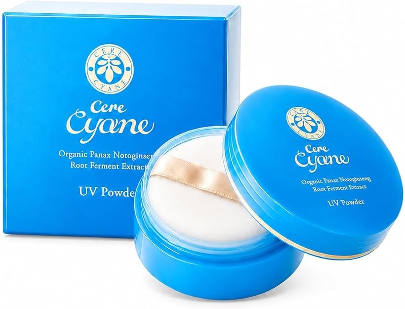 商品コード2bbs9cikwm商品名Cere Cyane ケレキュアネ UVフェイスパウダー SPF50+ PA++++ 独自の白金ナノセリア配合 メイク直し 日焼け止め パウダー 皮脂吸着 テカリ防止 毛穴 くすみ カバー 10種のハーブ配合 オーガニック 潤い持続 微細パール 透明感 ツヤ肌ブランドケレ・キュアネカラー無色サイズ等8グラム (x 1)「UVカットx透明感」 SPF50+ / PA++++ を実現し、夏の強烈な紫外線からお肌を徹底的に守り抜きます。さらに微細なパールを配合しているため、白浮きや厚塗り感がなく、光の反射でくすみを飛ばして透明感のある立体的なツヤ肌へと仕上げます。「特許製法「白金ナノセリア」で上質な艶肌」 次世代の紫外線散乱剤として注目される、特許製法の「白金ナノセリア」を贅沢に配合。日やけによるシミ・そばかすを防ぐだけでなく、お肌に自然な輝きを与え、ベタつきのない軽やかなつけ心地と上品な仕上がりを両立しました。「メイクの上からポンポン重ねるだけ」 「日中の塗り直しが難しい」というお悩みを解決する、大人のためのUVフェイスパウダーです。外出先でもパフでポンポンと手軽に重ねるだけで、ヨレたメイクをリセットしながら、いつでもどこでも簡単にUVケアを再チャージできます。「余分な皮脂を吸着＆夕方まで崩れない」 高機能な皮脂吸着パウダーが、テカリやベタつきの原因となる余分な皮脂をしっかりホールド。化粧崩れを劇的に防ぎ、開いた毛穴や小じわ、気になる色ムラをふんわり自然にカバーして、素肌そのものが美しいかのような印象をキープします。「10種の天然ハーブ＆ヒアルロン酸の潤い」 ローズマリーやカモミールなど、素肌を優しく整える10種類の厳選オーガニックハーブエキスを配合。さらにスーパーヒアルロン酸やオーガニック田七人参発酵エキスにより、パウダー特有の乾燥感を防ぎ、みずみずしいうるおいが持続します。内容量：8g※ 他ネットショップでも併売しているため、ご注文後に在庫切れとなる場合があります。予めご了承ください。※ 品薄または希少等の理由により、参考価格よりも高い価格で販売されている場合があります。ご注文の際には必ず販売価格をご確認ください。※ 沖縄県、離島または一部地域の場合、別途送料の負担をお願いする場合があります。予めご了承ください。※ お使いのモニタにより写真の色が実際の商品の色と異なる場合や、イメージに差異が生じることがあります。予めご了承ください。※ 商品の詳細（カラー・数量・サイズ 等）については、ページ内の商品説明をご確認のうえ、ご注文ください。※ モバイル版・スマホ版ページでは、お使いの端末によっては一部の情報が表示されないことがあります。すべての記載情報をご確認するには、PC版ページをご覧ください。手軽に簡単にUVケアしたい、でもしっかりとUVカットしたい。このような要望にお応えするために、ケレキュアネ UVパウダーは誕生しました。微粒子パウダーが紫外線をしっかりカット。ハーブエキスやスーパーヒアルロン酸なども配合しているので、乾燥からお肌を守ります。特許製法の紫外線散乱剤、白金ナノセリアが余分な皮脂を吸着、化粧崩れしにくく毛穴やくすみをカバーし艶のある肌に仕上がります。全成分　：タルク、酸化セリウム、メタクリル酸メチルクロスポリマー、酸化チタン、酸化亜鉛、 トリ(カプリル酸/カプリン酸)グリセリル、ジメチコン、ジフェニルシロキシフェニルトリメチコン、リンゴ酸ジイソステアリル、シリカ、ヘキサ(ヒドロキシステアリン酸/ステアリン酸/ロジン酸)ジペンタエリスリチル、マイカ、酸化鉄、フェノキシエタノール、合成金雲母、水酸化Al、アルブチン、(ビフィドバクテリウム/乳酸桿菌/ストレプトコッカス)/サンシチニンジン根茎/根エキス発酵液、白金、オオムギエキス、ココイルアルギニンエチルPCA、キハダ樹皮エキス、 ビャクダンエキス、水添ホスファチジルコリン、フィトステロールズ、セラミド3、シア脂、カプリル酸グリセリル、ツボクサエキス、オウゴン根エキス、イタドリ根エキス、カンゾウ根エキス、 チャ葉エキス、ローズマリー葉エキス、カミツレ花エキス、酸化スズ、アセチルヒアルロン酸 Na、水、グリセリン、BG、ポリクオタニウム-51、(メタクリル酸グリセリルアミドエチル/メタクリル酸ステアリル)コポリマー内容量　：8g商品区分：化粧品製造販売元：株式会社シャローム発売元　：株式会社ネオフロンティア製造国　：日本広告文責：株式会社エムライン　050-1721-2820