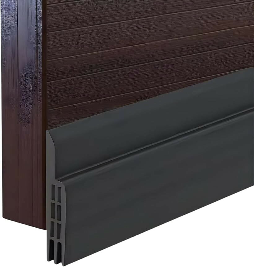 バリエーションコード : 2bups3op2o商品コード2bupskow6y商品名隙間テープ ドア下 防風 防寒 防音 虫除け 玄関 すきま風対策 100cmx5cmブランドLeticsカラーブラック「すきま風をしっかりとブロック」ドア下のすきま風や冷気をしっかり遮断し、室内の暖かさや冷気を逃さず快適な空間をキープします。冷暖房効率もアップし、節電にも効果的です。「防音・防塵・防虫対策に」外からのホコリ・虫・騒音の侵入を防ぎます。玄関や室内ドアに対応し、静かで清潔な環境をつくります。「貼るだけ簡単取り付け」両面テープで貼るだけなので、工具不要で簡単に設置可能です。強力に接着し、剥がす時もノリ跡が残りにくいテープです。ハサミで自由にカットできるため、ドアのサイズにぴったり合わせられます。「商品仕様」長さ100cmx幅5cm ／ 柔軟で耐久性のある素材を採用し、ドアの開閉にも干渉しにくい設計 ／ カラー：ホワイト・ブラウン・ブラックからお選びいただけます。※ 他ネットショップでも併売しているため、ご注文後に在庫切れとなる場合があります。予めご了承ください。※ 品薄または希少等の理由により、参考価格よりも高い価格で販売されている場合があります。ご注文の際には必ず販売価格をご確認ください。※ 沖縄県、離島または一部地域の場合、別途送料の負担をお願いする場合があります。予めご了承ください。※ お使いのモニタにより写真の色が実際の商品の色と異なる場合や、イメージに差異が生じることがあります。予めご了承ください。※ 商品の詳細（カラー・数量・サイズ 等）については、ページ内の商品説明をご確認のうえ、ご注文ください。※ モバイル版・スマホ版ページでは、お使いの端末によっては一部の情報が表示されないことがあります。すべての記載情報をご確認するには、PC版ページをご覧ください。