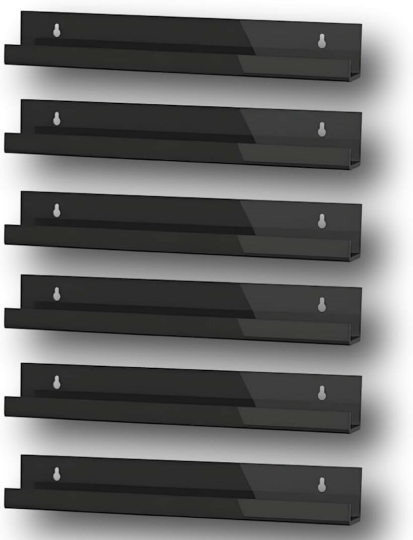 バリエーションコード : 2bk5dl24nq商品コード2bk5dxvot2商品名レコードラック 壁掛け アクリル製 LP レコードスタンド アルバムカバー ディスプレイ 展示用 簡単取付ブランドENN LLCカラーブラックサイズ等長さ30.5cm「LP愛好家の必需品」お気に入りのアナログ盤をインテリアの一部として魅力的に魅せる、壁掛け式のディスプレイ棚です。透明感のあるクリア素材が空間に自然と溶け込み、圧迫感を与えずにジャケットのアートワーク全体を遮ることなく100%主役として引き立てます。「組み立て簡単」パッケージに同梱されている2本の専用ネジでどなたでも壁面へスムーズに固定でき、軽量ながらも歪みや変形に強いタフな設計で長期間コレクションをしっかり支え続けます。「1枚のLPにぴったり」直径約30cmの12インチジャケットがまるで誂えたかのように美しく収まるベストな規格です。もちろんサイズ違いのディスクを並べてももたつかず、計算された美しい統一感ですっきりと収納できます。「CDやLPレコードを飾る」大好きな音楽メディアをセットするだけで、見慣れたマイルームが洗練されたショップやカフェのような心地よい空間へ様変わりします。さらに額装したアートフレームや思い出の写真、お洒落な雑誌なども自由にレイアウトでき、あなただけのこだわりが詰まったインテリアを演出できます。＊モニターの環境により、色の見え方に若干差が生じる場合がございます。※ 他ネットショップでも併売しているため、ご注文後に在庫切れとなる場合があります。予めご了承ください。※ 品薄または希少等の理由により、参考価格よりも高い価格で販売されている場合があります。ご注文の際には必ず販売価格をご確認ください。※ 沖縄県、離島または一部地域の場合、別途送料の負担をお願いする場合があります。予めご了承ください。※ お使いのモニタにより写真の色が実際の商品の色と異なる場合や、イメージに差異が生じることがあります。予めご了承ください。※ 商品の詳細（カラー・数量・サイズ 等）については、ページ内の商品説明をご確認のうえ、ご注文ください。※ モバイル版・スマホ版ページでは、お使いの端末によっては一部の情報が表示されないことがあります。すべての記載情報をご確認するには、PC版ページをご覧ください。