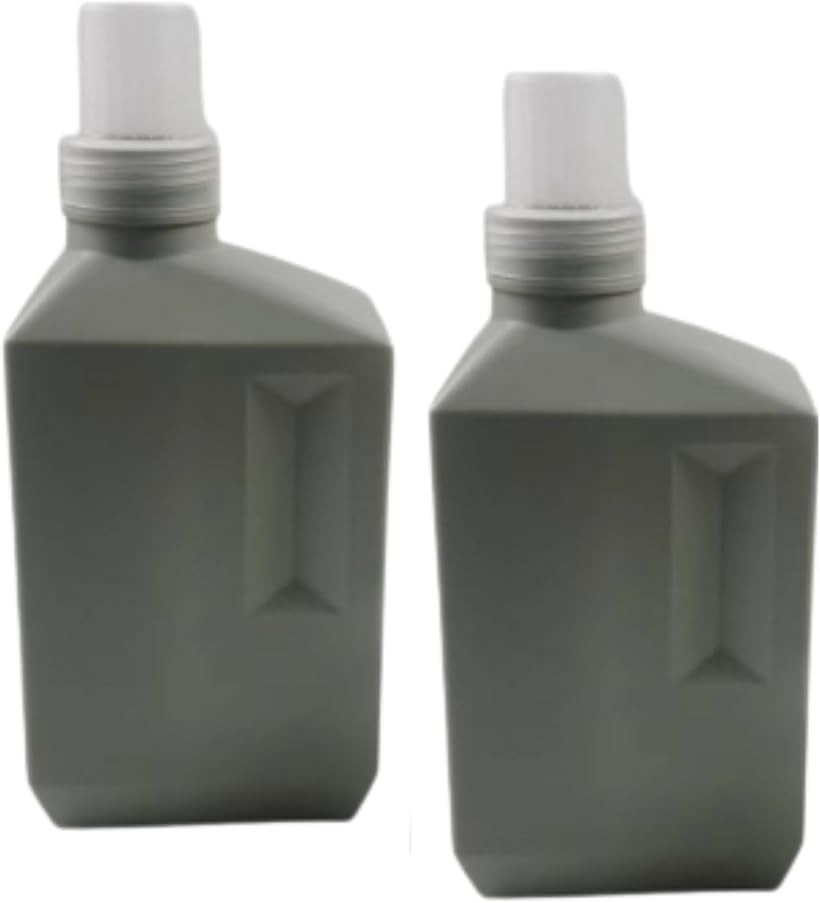バリエーションコード : 2bun6xniuk商品コード2bun6c56o6商品名洗剤ボトル 洗濯洗剤 柔軟剤 詰め替え ボトル 容器 1000ml 2個セットブランドAll Trustカラーグレー「ランドリー周りが片付く大容量容器」容量1000mlの大容量設計で、市販の洗濯洗剤や柔軟剤の詰め替えパックがほぼすべて入ります。カラフルなパッケージを統一することで、生活感を抑えたスッキリとしたランドリー空間を実現します。「場所を取らないスリムで機能的なデザイン」 スリムな設計のため、洗濯機の横や棚の隙間など狭いスペースにも収納しやすく場所を取りません。機能的なサイズで、スムーズに出し入れできる利便性があります。「統一感のある収納で清潔感を維持」 購入した洗剤のパッケージが異なっていても、このボトルに詰め替えることで統一感を持たせられます。視覚的に整然とした環境は清潔感を生み出し、家事へのモチベーションを維持する効果があります。「商品内容」サイズは、幅7cm、奥行き10.2cm、高さ23.7cm　容量：1000ml　カラー：ホワイト/グレー　セット数：2個※ 他ネットショップでも併売しているため、ご注文後に在庫切れとなる場合があります。予めご了承ください。※ 品薄または希少等の理由により、参考価格よりも高い価格で販売されている場合があります。ご注文の際には必ず販売価格をご確認ください。※ 沖縄県、離島または一部地域の場合、別途送料の負担をお願いする場合があります。予めご了承ください。※ お使いのモニタにより写真の色が実際の商品の色と異なる場合や、イメージに差異が生じることがあります。予めご了承ください。※ 商品の詳細（カラー・数量・サイズ 等）については、ページ内の商品説明をご確認のうえ、ご注文ください。※ モバイル版・スマホ版ページでは、お使いの端末によっては一部の情報が表示されないことがあります。すべての記載情報をご確認するには、PC版ページをご覧ください。