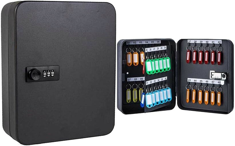 バリエーションコード : 2b4xkc4vv2商品コード2b6is5d568商品名キーボックス 48キー 壁掛け 鍵管理 鍵収納ボックス ダイヤル式キー保管ボックス 鍵保管ケースブランドIUMÉカラーブラック※ 他ネットショップでも併売しているため、ご注文後に在庫切れとなる場合があります。予めご了承ください。※ 品薄または希少等の理由により、参考価格よりも高い価格で販売されている場合があります。ご注文の際には必ず販売価格をご確認ください。※ 沖縄県、離島または一部地域の場合、別途送料の負担をお願いする場合があります。予めご了承ください。※ お使いのモニタにより写真の色が実際の商品の色と異なる場合や、イメージに差異が生じることがあります。予めご了承ください。※ 商品の詳細（カラー・数量・サイズ 等）については、ページ内の商品説明をご確認のうえ、ご注文ください。※ モバイル版・スマホ版ページでは、お使いの端末によっては一部の情報が表示されないことがあります。すべての記載情報をご確認するには、PC版ページをご覧ください。「収納数」48本収納「カラーバリエーション」ブラック、オフホワイト「サイズ情報」48本収納：横18cmx縦25cmx厚さ7.5cm「素材」鉄「パッケージ内容」キーボックス本体x1、キーホルダーx50、ナンバーシールx1、アンカーx2、ネジx2、＊キーホルダーの色は指定不可。鍵を管理するのに便利なキーボックス。たくさんの鍵を保管・管理する場合に鍵収納ボックスがあればまとめてに収納する事ができるので、会社オフィスや学校、駐車場、事務所などで鍵の管理をする場合に最適です。ごちゃつく鍵をスッキリ管理。48本の鍵を一括収納できます。ナンバーシールも付きなので鍵の掛け処を見つけやすい。キーホルダーに透明フィルム付きでちょっとした水濡れや汚れを防止。セキュリティに優れた(ダイヤル錠)錠が付いたため、大切な鍵を安心してコンパクトに保管可能。ダイヤル錠で鍵をお持ちいただく必要がなくなります。シリンダー錠より鍵を紛失する心配もありません。「壁掛け可能」置き場所に困りがちな鍵類をまとめて収納できる鍵保管ケースです。鍵収納ボックス本体裏側に壁掛け用の穴があり、付属のネジを使用することで壁固定ができます。カラフルなキーホルダーに、見やすいタイトルプレート付きので会議室や参照室、社長室などを書くことができるのでわかりやすく便利です。製品に取扱説明書は付属しておりませんので、こちらでご確認ください。