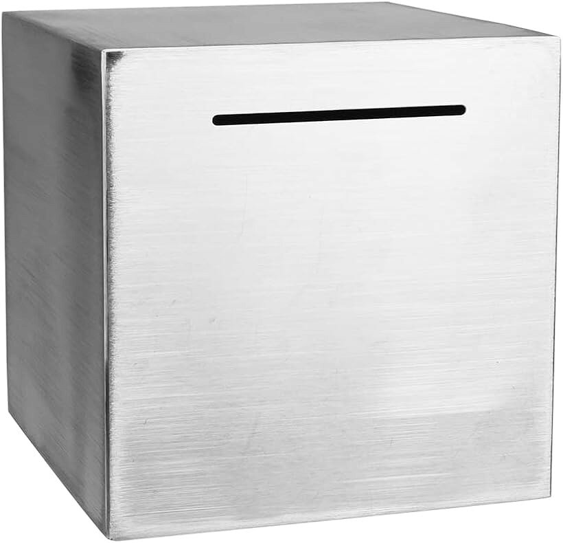 商品コード2b4piqtqd4商品名貯金箱 立方体 15cmブランドfulfillingtime・ステンレス鋼を使用した頑丈な貯金箱です。取り出し口が付いていないため、お金を取り出す際は壊さないと取り出せない仕様です。・簡単には取り出せない仕様ですので貯金を継続しやすいところが魅力です。大容量の15cmサイズで最大700枚もの紙幣を入れることができます。・重厚感のあるデザインはインテリアにも＊貯金に興味のある友人やお子様へのプレゼントにもオススメです。・「セット内容」ステンレス製貯金箱x1点　「サイズ(約)」15cmx15cmx15cm　「材質」ステンレス　「カラー」シルバー※ 他ネットショップでも併売しているため、ご注文後に在庫切れとなる場合があります。予めご了承ください。※ 品薄または希少等の理由により、参考価格よりも高い価格で販売されている場合があります。ご注文の際には必ず販売価格をご確認ください。※ 沖縄県、離島または一部地域の場合、別途送料の負担をお願いする場合があります。予めご了承ください。※ お使いのモニタにより写真の色が実際の商品の色と異なる場合や、イメージに差異が生じることがあります。予めご了承ください。※ 商品の詳細（カラー・数量・サイズ 等）については、ページ内の商品説明をご確認のうえ、ご注文ください。※ モバイル版・スマホ版ページでは、お使いの端末によっては一部の情報が表示されないことがあります。すべての記載情報をご確認するには、PC版ページをご覧ください。「セット内容」ステンレス製貯金箱x1点「サイズ(約)」15cmx15cmx15cm「材質」ステンレス「カラー」シルバーステンレス鋼を使用した頑丈な貯金箱です。取り出し口が付いていないため、お金を取り出す際は壊さないと取り出せない仕様です。簡単には取り出せない仕様ですので貯金を継続しやすいところが魅力です。大容量の15cmサイズで最大700枚もの紙幣を入れることができます。重厚感のあるデザインはインテリアにも＊貯金に興味のある友人やお子様へのプレゼントにもオススメです。