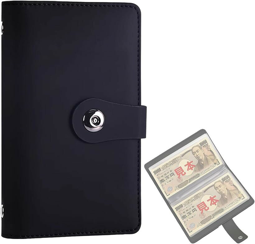 バリエーションコード : 2bucjcvlsf商品コード2bucjg1u0g商品名100万円分貯まる 紙幣収納アルバム PUレザー 両面収納 貯金箱 お札ホルダーブランドAlpha Depotカラーブラック「抜群の収納力で差がつく。」両面差込式で最大100枚の紙幣を収納できるため、100万円相当もまとめて管理可能。記念紙幣や練習用券をきれいに整理できる頼れるバインダーです。「手触りが心地いい。」厚みのあるPUレザー表面は軽量ながら耐久性も抜群で高級感たっぷり。日常使いはもちろん、長期保管にも安心して使える仕上がりです。「中身がすぐ見える便利さ。」透明度の高いPVCポケットは両面から中身が見えて出し入れも簡単。折れやすい紙幣もすっきり保管でき、探す手間がなく快適に使えます。「幅広く活躍。」紙幣コレクションだけでなく、教育ツールや防災用の現金保管にも大活躍。家庭やオフィスで使える実用性が高いアイテムで安心して備えられます。「製品仕様」差込式バインダー/材質：PUレザー・PVC/収納：50枚内袋両面利用で100枚/用途：紙幣・記念紙幣・練習券保管 ＊本製品には取扱説明書が付属しておりません。あらかじめご了承ください。「オリジナルパッケージで配送します」本製品はAlpha Depotブランドのオリジナルパッケージに包んでお客様の元へ大切にお届けいたします。商標登録第6799258号※ 他ネットショップでも併売しているため、ご注文後に在庫切れとなる場合があります。予めご了承ください。※ 品薄または希少等の理由により、参考価格よりも高い価格で販売されている場合があります。ご注文の際には必ず販売価格をご確認ください。※ 沖縄県、離島または一部地域の場合、別途送料の負担をお願いする場合があります。予めご了承ください。※ お使いのモニタにより写真の色が実際の商品の色と異なる場合や、イメージに差異が生じることがあります。予めご了承ください。※ 商品の詳細（カラー・数量・サイズ 等）については、ページ内の商品説明をご確認のうえ、ご注文ください。※ モバイル版・スマホ版ページでは、お使いの端末によっては一部の情報が表示されないことがあります。すべての記載情報をご確認するには、PC版ページをご覧ください。