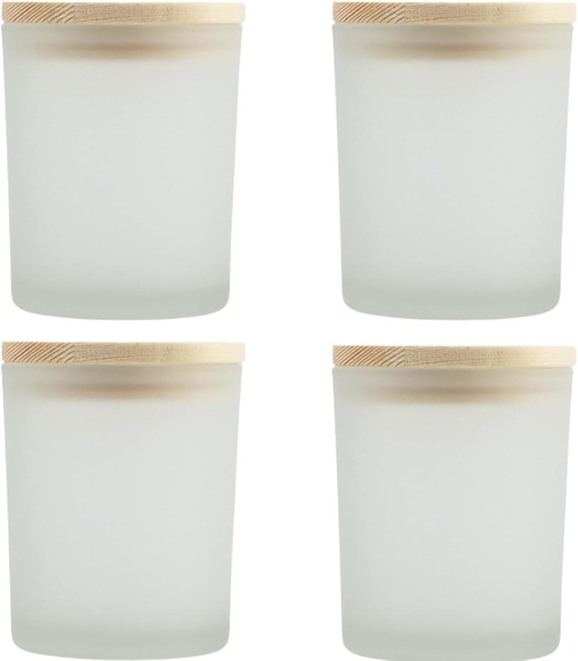 バリエーションコード : 2brk2qt1fv商品コード2brrn3qojd商品名キャンドル容器 ガラス 竹蓋つき キャンドルジャー ホルダー モールド アロマキャンドル クラフト 保存瓶 調味料入れブランドSWATICRAFTカラーフロストホワイト4個「セット内容」フロストガラス製キャンドルホルダー4個セット、各容器に高品質な竹製の蓋付き※ 他ネットショップでも併売しているため、ご注文後に在庫切れとなる場合があります。予めご了承ください。※ 品薄または希少等の理由により、参考価格よりも高い価格で販売されている場合があります。ご注文の際には必ず販売価格をご確認ください。※ 沖縄県、離島または一部地域の場合、別途送料の負担をお願いする場合があります。予めご了承ください。※ お使いのモニタにより写真の色が実際の商品の色と異なる場合や、イメージに差異が生じることがあります。予めご了承ください。※ 商品の詳細（カラー・数量・サイズ 等）については、ページ内の商品説明をご確認のうえ、ご注文ください。※ モバイル版・スマホ版ページでは、お使いの端末によっては一部の情報が表示されないことがあります。すべての記載情報をご確認するには、PC版ページをご覧ください。フロスト加工が施された美しいガラス製キャンドルホルダー4個セットです。サイズは高さ8.5cm、直径6.5cm、蓋は直径7cmと使いやすいサイズになっています。上品な曇りガラスの質感と、バンブーの蓋が高級感を演出。アロマキャンドル作りやクラフト用途に最適で、蓋付きなので保管時にも便利です。セット販売なので、ワークショップやイベント、店舗での使用にも対応できます。フロスト加工により、キャンドルの光が優しく拡散され、落ち着いた雰囲気を演出します。蓋はしっかりと密閉でき、キャンドルの香りを保つことができます。シンプルで洗練されたデザインは、どんなインテリアにも調和します。