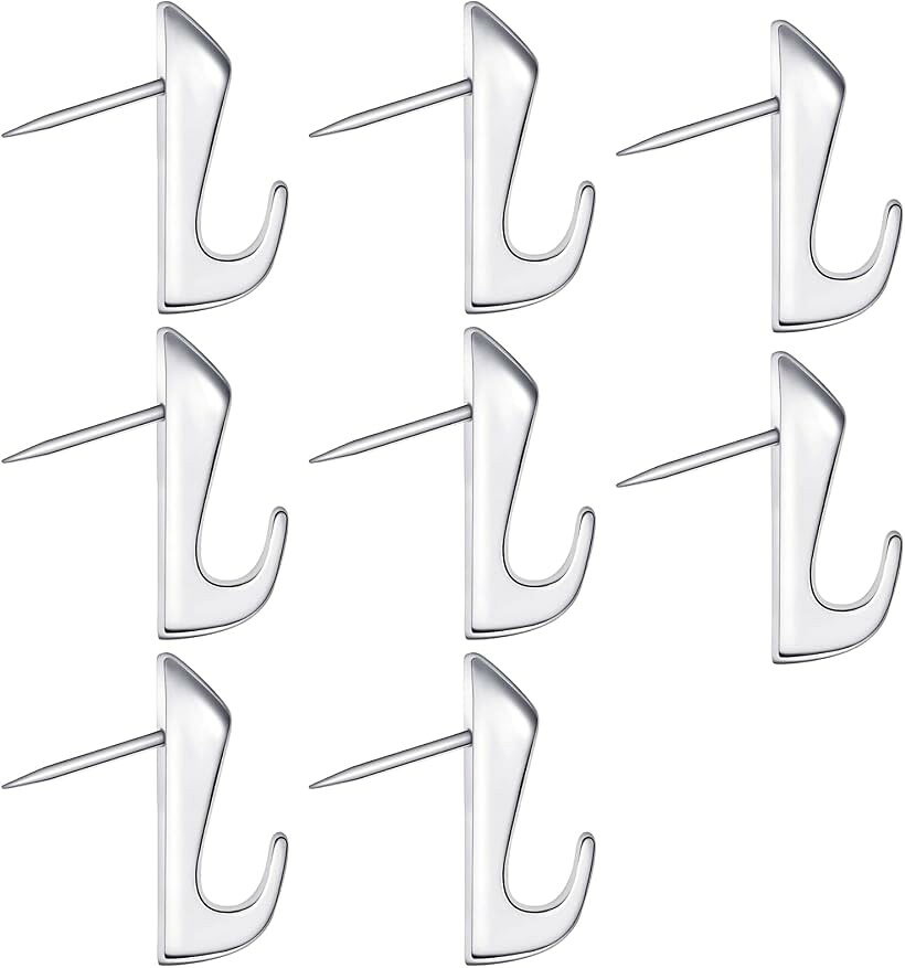 バリエーションコード : 2bki8n21ud商品コード2bki6ft2q0商品名押しピンフック 画鋲 壁掛け ウォールフック 8個セットブランドideamallカラーシルバーサイズ等ワンサイズ「活用方法」お気に入りのアートや写真フレーム、時計などを手軽にディスプレイ可能。引っ掛け幅にも余裕があり、さまざまなサイズや形状の壁掛けアイテムに柔軟に対応します。「取り付け方法」石膏ボード壁に指で押し込むだけの簡単設置。斜めに刺さる独自設計と13.5mmの針長により安定した固定力を発揮し、初めての方でも手軽に取り付け・取り外しが行えます。「お得な8個セット」絵画や額縁、時計、カレンダー、キャンバスなど幅広いアイテムの壁掛けに対応。複数使いなら小物収納やバスケットの吊り下げなど用途がさらに広がります。「デザイン」アンティーク調の上質なアルミ合金を採用し、インテリアに自然に溶け込む洗練されたデザイン。高級感があり、お部屋の雰囲気に合わせてコーディネートできます。※ 他ネットショップでも併売しているため、ご注文後に在庫切れとなる場合があります。予めご了承ください。※ 品薄または希少等の理由により、参考価格よりも高い価格で販売されている場合があります。ご注文の際には必ず販売価格をご確認ください。※ 沖縄県、離島または一部地域の場合、別途送料の負担をお願いする場合があります。予めご了承ください。※ お使いのモニタにより写真の色が実際の商品の色と異なる場合や、イメージに差異が生じることがあります。予めご了承ください。※ 商品の詳細（カラー・数量・サイズ 等）については、ページ内の商品説明をご確認のうえ、ご注文ください。※ モバイル版・スマホ版ページでは、お使いの端末によっては一部の情報が表示されないことがあります。すべての記載情報をご確認するには、PC版ページをご覧ください。