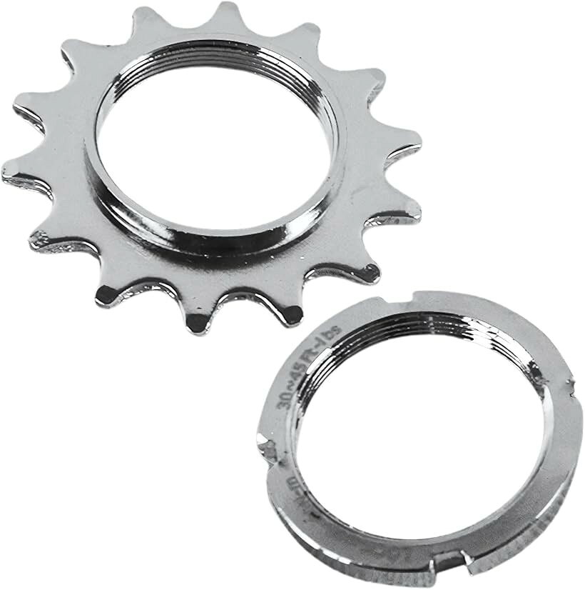 バリエーションコード : 2bud6r15sv商品コード2bud69rypw商品名固定ギア 自転車 コグ ピストバイク 1/2 1/8 厚歯 スプロケット シングルスピード 単速 ロックリング付きブランドtoritottoカラーシルバーサイズ等14T「選べる歯数で自在にカスタム」シングルスピードに対応した高精度固定ギアセット。13T-18Tの6種類の歯数から選べるため、用途や走行スタイルに応じたギア比の調整が可能です。高強度スチールをCNC切削加工を施し、耐久性・噛み合い精度に優れた作り。付属のロックリングとセットで固定力も高く、トリックやストリートライドにも安心して使えます。街乗りからスキッド練習まで、幅広い用途で活躍する定番コグです。「取り付けサイズ」コグは1.37インチx24T（約34.8mm・正ネジ）仕様、ロックリングは1.29インチx24T（約32mm・逆ネジ）仕様で、固定ハブに取り付け可能。コグの高さは約7.6mm、歯厚は約3.1mm。取り付けには正ネジ（時計回り）でコグを、逆ネジ（反時計回り）でロックリングを締めます。締付トルクは40～60N・mを推奨。「互換性と注意点」ご使用中のリアハブが固定ギア対応（両ネジ式）であることをご確認ください。本製品は、固定ギア用ハブの「大ネジ（コグ装着用）」と「小ネジ（ロックリング装着用）」の両方が備わった構造に対応しています。いわゆる「片面フリーギア専用ハブ」には取り付けることができません。固定ギア仕様であることで、ペダルとリアホイールが常に連動し、足を止めることなくダイレクトな操作性が楽しめます。「ギア比調整」コグの歯数を変更することでギア比を簡単に調整可能です。加速重視なら小さめのコグ（13T-15T）、スキッドやトリック重視なら大きめ（17T-18T）がおすすめです。街乗りではギア比2.5-3.1、トレーニングでは3.0-3.5が目安。乗り方に合わせてギア構成を最適化へ。「幅広いライダーに対応」ピストバイクにこれから挑戦したい方から、スキッドやスタンディングといった固定ギア特有の動きを楽しむ経験者まで、幅広いライダーに対応。複数の歯数を用意しておけば、当日の路面状況や目的に応じたセッティングが可能になり、より快適なライディングを実現できます。また、軽量で持ち運びやすいため、予備パーツとしても現場での素早い交換に役立ちます。※ 他ネットショップでも併売しているため、ご注文後に在庫切れとなる場合があります。予めご了承ください。※ 品薄または希少等の理由により、参考価格よりも高い価格で販売されている場合があります。ご注文の際には必ず販売価格をご確認ください。※ 沖縄県、離島または一部地域の場合、別途送料の負担をお願いする場合があります。予めご了承ください。※ お使いのモニタにより写真の色が実際の商品の色と異なる場合や、イメージに差異が生じることがあります。予めご了承ください。※ 商品の詳細（カラー・数量・サイズ 等）については、ページ内の商品説明をご確認のうえ、ご注文ください。※ モバイル版・スマホ版ページでは、お使いの端末によっては一部の情報が表示されないことがあります。すべての記載情報をご確認するには、PC版ページをご覧ください。