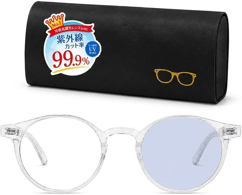バリエーションコード : 2brlju4l2l商品コード2brljkflh3商品名眼科医師監修 ブルーライトカットメガネ サングラス 調光レンズ 伊達メガネ 紫外線カット 超軽量 室内透明・屋外サングラス 度なし 男女兼用ブランドUpupカラークリアサイズ等Free Size国内検査済み：国内検査機関で検査済みかつ現役眼科医師による監修の安心品質調光レンズ採用：紫外線量に応じてレンズカラーが変化し、屋外ではサングラスとして使用可能ブルーライトカット：PCやスマートフォン使用時の目の負担軽減をサポート軽量設計＆サイズ設計：約21.5gの軽量設計で長時間の着用でも負担を感じにくく、標準的なサイズ感で男女問わず使いやすい（レンズ横幅51mm／縦幅50mm／ブリッジ20mm／テンプル145mm／フレーム幅121mm）・紫外線対策：紫外線カット率99.9％で日差しの強い日のお出かけにも対応※ 他ネットショップでも併売しているため、ご注文後に在庫切れとなる場合があります。予めご了承ください。※ 品薄または希少等の理由により、参考価格よりも高い価格で販売されている場合があります。ご注文の際には必ず販売価格をご確認ください。※ 沖縄県、離島または一部地域の場合、別途送料の負担をお願いする場合があります。予めご了承ください。※ お使いのモニタにより写真の色が実際の商品の色と異なる場合や、イメージに差異が生じることがあります。予めご了承ください。※ 商品の詳細（カラー・数量・サイズ 等）については、ページ内の商品説明をご確認のうえ、ご注文ください。※ モバイル版・スマホ版ページでは、お使いの端末によっては一部の情報が表示されないことがあります。すべての記載情報をご確認するには、PC版ページをご覧ください。「日本眼科学会認定 眼科専門医監修」大谷 洋揮 先生 日常のパソコン作業やスマートフォン使用、外出時の紫外線対策を1本でカバーしたい方に向けた、調光レンズ搭載のブルーライトカットメガネです。室内では透明レンズとして自然な見え方を保ちつつ、屋外では紫外線に反応してレンズカラーが変化し、サングラスとして使用できます。紫外線カット率99.9％で、日差しの強い日のお出かけにも対応します。監修コメント：紫外線に応じて色が変わる調光レンズと、ブルーライトカット・UVカットを組み合わせることで、屋内外の光の負担をやわらげ、日常の見え方をサポートします。ご自身のライフスタイルに合わせた製品選びの参考にしてください。軽量フレーム設計により、長時間の着用でも快適にお使いいただけます。ウェリントン型のシンプルなデザインは、カジュアルからきれいめまで幅広いファッションに合わせやすく、男女問わず使用可能です。また、国内検査済みの品質基準をクリア。日常使いから外出時まで、シーンに応じて使い分けることなく活躍するアイウェアです。＊本商品は医療機器ではありません。効果には個人差があります。重量：約21.5g（本体） サイズ：・レンズ横幅：51mm・レンズ縦幅：50mm・ブリッジ：20mm・テンプル：145mm・フレーム幅：121mm 「カラー展開」ブラック／ブラウン／クリア／グリーン