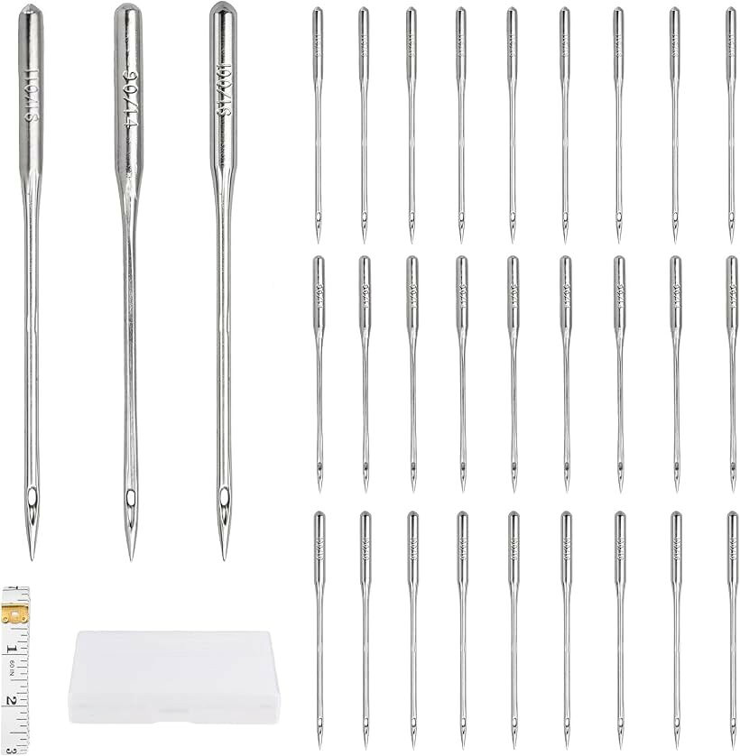 商品コード2bkhxo2ptp商品名ミシン針 14 ニット用・デニム用 家庭用ミシン針 サイズ90/14 100/16 110/18 ソフトメジャー＆ケース付きブランドPEAKNOCKカラー銀色フルセット：ユニバーサルミシン針30本（90/14、100/16、110/18の3サイズ）、ソフト巻尺、透明収納ケースが含まれます。縫製・計測・整理のニーズを1セットでカバーし、追加部品は不要です。機能的なデザイン：針は平らなシャンク側と丸みを帯びたシャンク側を備えた標準的で実用的な設計。滑らかな針穴と相まって安定した作動を確保し、糸切れや生地傷みの軽減に貢献します。ほとんどの標準的な家庭用ミシンに対応しています。幅広い用途：精密に設計された針は多様な生地の縫製に対応。サイズ90/14は薄手から中厚地（シャツ、ブラウス、薄手コート等）、100/16は厚手生地（デニム、キャンバス等）、110/18は極厚材料（装飾用ファブリック、皮革等）にそれぞれ最適です。高品質材質：強度・高硬度・鋭利な針先を特徴とするニッケルメッキ鋼線を使用。曲がりへの耐性を確保し、高速縫製や厚地作業時でも安定性を維持。針折れのリスクを低減し、スムーズな縫製工程を実現します。整理された携帯用収納：ほこりや湿気を防ぐ精巧な透明四角ケース付きで、針を一目で確認して素早く選択可能。コンパクトサイズで持ち運び・収納が容易。針の紛失や散乱を防ぎ、縫製道具を整理整頓、作業空間をすっきり保ちます。※ 他ネットショップでも併売しているため、ご注文後に在庫切れとなる場合があります。予めご了承ください。※ 品薄または希少等の理由により、参考価格よりも高い価格で販売されている場合があります。ご注文の際には必ず販売価格をご確認ください。※ 沖縄県、離島または一部地域の場合、別途送料の負担をお願いする場合があります。予めご了承ください。※ お使いのモニタにより写真の色が実際の商品の色と異なる場合や、イメージに差異が生じることがあります。予めご了承ください。※ 商品の詳細（カラー・数量・サイズ 等）については、ページ内の商品説明をご確認のうえ、ご注文ください。※ モバイル版・スマホ版ページでは、お使いの端末によっては一部の情報が表示されないことがあります。すべての記載情報をご確認するには、PC版ページをご覧ください。90/14・100/16・110/18の3サイズ対応ユニバーサルミシン針30本、ソフト巻尺、透明ケースのセットです。ニッケルメッキ鋼線を使用し、鋭利で曲がりにくい針先を実現。平らと丸みの両面シャンク設計で安定走行し、糸切れ・スキップを軽減。各サイズは薄物・中厚地・デニム/皮革などに対応し、多様な縫製ニーズをカバー。ほこり防止の透明ケースで整理・携帯に便利です。