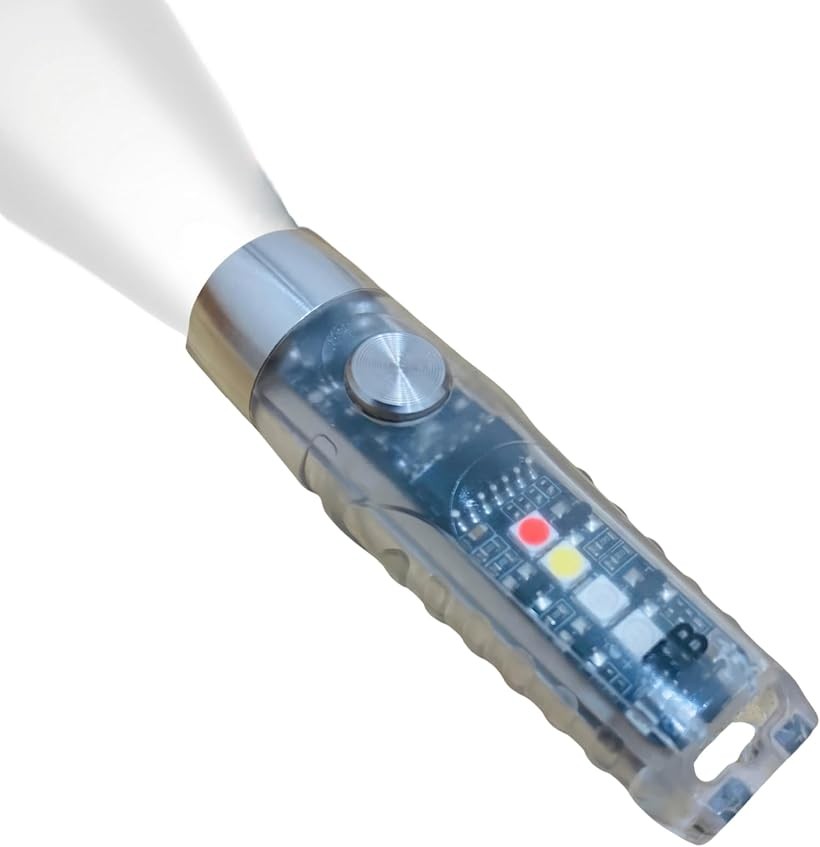商品コード2bkik9rihn商品名親指サイズの懐中電灯 TorchBuddy 強力 小型 充電式 LED 防災グッズ 軽量 軍用 キャンプ IP66 磁石付き 蓄光タイプブランドNWorldカラースケルトン「親指サイズなのに最大610ルーメンの高輝度」TorchBuddyは、わずか約20g・全長約60mmの超小型懐中電灯です。コンパクトなボディながら最大610ルーメンの明るさを実現し、夜道や停電時、アウトドアなど様々なシーンで活躍します。最大照射距離は約100m。キーホルダー感覚で持ち歩けるサイズながら、必要な時にしっかり周囲を照らします。「暗闇でも見つけやすい蓄光ボディ」本体には蓄光素材を採用。日中やライトの光を蓄え、暗い場所ではしばらく発光します。停電時や夜間でも懐中電灯の位置を把握しやすく、いざという時に素早く取り出せます。防災用品としてもおすすめです。「こんなシーンで活躍。」・夜帰りが遅くなる家族の安全グッズとして・停電や災害時、ただの道具を超えて、心を支える明かりに・夜のDIY、読書、キャンプあなたの「やりたい」をもっと自由に「2灯10モード搭載」「メインライト4モード」＋「サイドライト6モード」の合計10種類の照射モードを搭載。用途に応じて明るさや発光タイプを自在に切り替えられます。＜メインライト4モード＞ECOモード：節電しながら手元を照らす省エネモード。弱モード：夜道や室内での使用に最適。中モード：屋外作業やキャンプで活躍。強モード：暗闇をしっかり照らすパワフルな明るさ。＜サイドライト6モード＞白色点灯：自然で見やすい明かり。白色点滅：緊急時の信号や注意喚起に。UV点灯：汚れチェックやUV検査などに便利。赤色点灯：夜間の視認性向上や災害時に。赤色点滅：SOS信号として活用可能。バリエーション点滅：多彩な点滅で存在をアピール。「仕様」サイズ：60mm x 17mm　重量：20g（バッテリー含む）　明るさ：最大 610lm　色温度：6500K（昼白色）　バッテリー：リチウムイオンポリマー電池　充電時間：約1時間（USB-C充電対応）　防水・防塵：IP66　耐衝撃：1.5m落下テスト合格「パッケージ内容」TorchBuddy 本体 x1　充電ケーブル（USB-C・30cm）x1　キーリング x1　クリップ x1　カラビナ x1　日本語取扱説明書 x1※ 他ネットショップでも併売しているため、ご注文後に在庫切れとなる場合があります。予めご了承ください。※ 品薄または希少等の理由により、参考価格よりも高い価格で販売されている場合があります。ご注文の際には必ず販売価格をご確認ください。※ 沖縄県、離島または一部地域の場合、別途送料の負担をお願いする場合があります。予めご了承ください。※ お使いのモニタにより写真の色が実際の商品の色と異なる場合や、イメージに差異が生じることがあります。予めご了承ください。※ 商品の詳細（カラー・数量・サイズ 等）については、ページ内の商品説明をご確認のうえ、ご注文ください。※ モバイル版・スマホ版ページでは、お使いの端末によっては一部の情報が表示されないことがあります。すべての記載情報をご確認するには、PC版ページをご覧ください。
