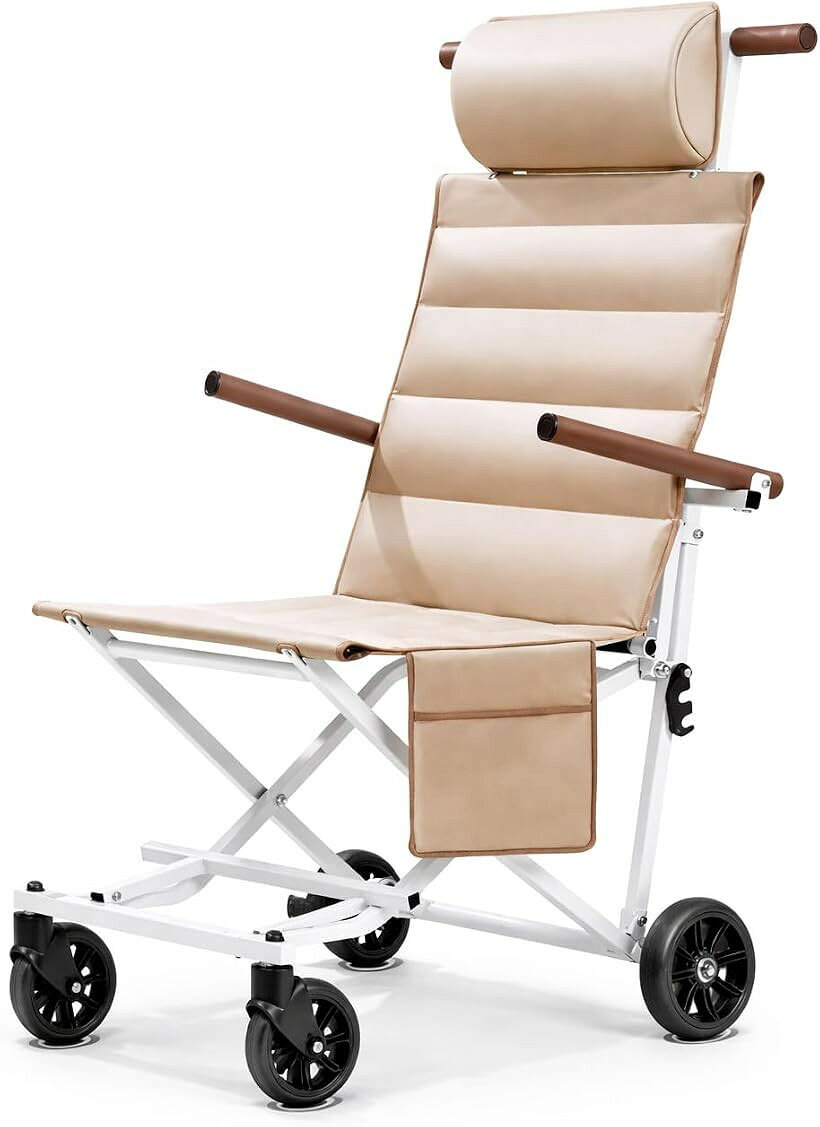 商品コード2br3ucjcus商品名車椅子 軽量 6.5KG 折りたたみ式 組み立て不要 室内 アウトドア リクライニング コンパクト 子供 高齢者 耐荷重 100kg おしゃれ カーボンスチール製ブランドUGTカラーベージュ「超軽量6.5kg・肩掛けして持ち運び」 本体重量は約6.5kgと、女性でも片手で持てる驚きの軽さを実現しました。面倒な組み立ては一切不要で、ワンタッチでコンパクトに折りたたみが可能です。ショルダーストラップで肩に掛けて持ち運べるため、階段の移動や、車・新幹線・飛行機への積み込みもスムーズ。旅行や通院など、外出のハードルを劇的に下げます。「2段階リクライニング＆低反発クッション」 軽量モデルでありながら、95°（座位）と145°（休息）の2段階リクライニング機能を搭載。移動中の姿勢変換や、少し休憩したい時に背もたれを倒してリラックスできます。座面には厚さ約3cmの低反発クッションと、耐久性に優れた600D二層オックスフォード生地を採用し、長時間座っていても疲れにくい快適な座り心地を提供します。「高強度カーボンスチール・耐荷重100kg」 フレームには厚みのある高強度カーボンスチール（パイプ厚約1.2mm）を採用。軽量ながらも頑丈な構造で、最大耐荷重は約100kgを確保しています。日常使いに耐えうる安定感があり、高齢の方の介助用としてはもちろん、骨折など怪我をした際の一時的な利用や、お子様の移動サポートまで、家族みんなで安全に共有できます。「コンパクト設計・様々なシーンに対応」 折りたたみ時のサイズは約50x18x69cmと非常にスリム。軽自動車のトランクや玄関の隙間にも場所を取らずに収納できます。コンパクトなため、狭い通路や室内での取り回しも楽々。妊娠中の方、リハビリ中の方、長距離歩行が困難な高齢者など、移動の負担を軽減したいあらゆる場面で活躍する実用性の高い1台です。「製品仕様」 重量：約6.5kg / 素材：カーボンスチール / リクライニング角度：95°・145°。（U-T29)※ 他ネットショップでも併売しているため、ご注文後に在庫切れとなる場合があります。予めご了承ください。※ 品薄または希少等の理由により、参考価格よりも高い価格で販売されている場合があります。ご注文の際には必ず販売価格をご確認ください。※ 沖縄県、離島または一部地域の場合、別途送料の負担をお願いする場合があります。予めご了承ください。※ お使いのモニタにより写真の色が実際の商品の色と異なる場合や、イメージに差異が生じることがあります。予めご了承ください。※ 商品の詳細（カラー・数量・サイズ 等）については、ページ内の商品説明をご確認のうえ、ご注文ください。※ モバイル版・スマホ版ページでは、お使いの端末によっては一部の情報が表示されないことがあります。すべての記載情報をご確認するには、PC版ページをご覧ください。