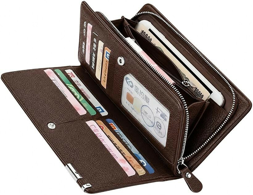 商品コード2bkuxdndlc商品名財布 スマホ収納 長財布 メンズ カード 大容量 おしゃれ ファスナー 多機能 サイフ 男性用 プレゼント ギフト ビジネス 通勤 旅行用ブランドbubuluカラーブラウンスマホも入る多機能デザイン:スマートフォン・カード・紙幣・小銭をひとまとめに収納できる、実用性抜群のオールインワン長財布。大容量のカード収納スペース:カードポケット多数搭載。じゃばら式で見やすく取り出しやすい構造。クレジットカード・ICカード・免許証も整理しやすい。上質PUレザー採用で高級感を演出:滑らかな手触りと上品な質感。カジュアルからビジネスシーンまで幅広く活躍する大人のデザイン。しっかり閉まるファスナー式設計:開閉しやすいラウンドファスナータイプで中身をしっかり保護。財布の中身が落ちる心配もありません。ギフトにも最適なアイテム:誕生日・父の日・就職祝いなどにも喜ばれる実用的な贈り物。シンプルで年代を問わず使えるデザインです。※ 他ネットショップでも併売しているため、ご注文後に在庫切れとなる場合があります。予めご了承ください。※ 品薄または希少等の理由により、参考価格よりも高い価格で販売されている場合があります。ご注文の際には必ず販売価格をご確認ください。※ 沖縄県、離島または一部地域の場合、別途送料の負担をお願いする場合があります。予めご了承ください。※ お使いのモニタにより写真の色が実際の商品の色と異なる場合や、イメージに差異が生じることがあります。予めご了承ください。※ 商品の詳細（カラー・数量・サイズ 等）については、ページ内の商品説明をご確認のうえ、ご注文ください。※ モバイル版・スマホ版ページでは、お使いの端末によっては一部の情報が表示されないことがあります。すべての記載情報をご確認するには、PC版ページをご覧ください。スマホもカードもまとめて持ち歩ける、機能性とデザイン性を兼ね備えたメンズ長財布。多収納タイプで、カード・紙幣・小銭・スマホ・レシートまでスッキリ整理できます。高級感あるPUレザー素材を使用し、手に馴染む質感と上品な見た目を両立。ビジネスシーンはもちろん、カジュアルスタイルにも自然にマッチします。内部はじゃばら式で開きやすく、カード収納も充実。大容量ながらスリム設計なので、ポケットやバッグにもすっきり収まります。プレゼントにも喜ばれるスタイリッシュなデザインで、 父の日、誕生日、クリスマス、就職・昇進祝いなどにもおすすめです。「財布」「長財布」「スマホ収納」「大容量」「カード大容量」などのキーワードでお探しの方にぴったりのアイテムです。