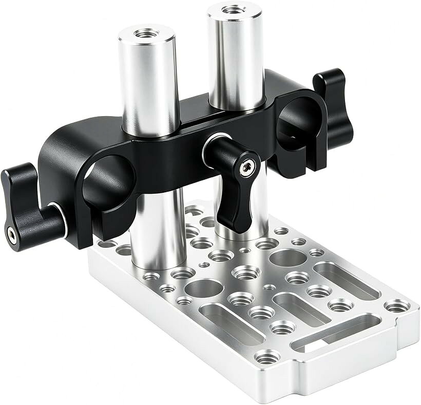 商品コード2b9ug9sfgw商品名ロッドクランプ 縦横両方向 ロッド対応 90度直角 ロッド取付 クロスの型ブランドNICEYRIGカラーロッドクランプ-15390°ロッドクランプ: 本製品はカメラ本体の底部に装着するために設計された90°ダブルロッドクランプです。カメラリグ標準の15mmロッドに対応していますので一般的な15mmリグシステムで使用できます。DSLR カメラベースプレートリフティングシステムに使用できます。15mmロッドを接続可能: 15mmロッドクランプです。全ての15mmロッドに適用する。両穴の中心間隔はRed標準60mmです。蝶ナット3個付属: ロッドクランプのラチェット式のつまみネジにより素早くリグシステムを取り替えることが出来ます。ロッドともしっかり固定され、滑ったり揺れたりしません。つまみが干渉してネジが回せない場合でも、つまみのみ空回りさせネジを締めることが可能です。アルミニウム合金製: 陽極酸化されたアルミニウム合金にて仕上がりました。重量が軽いです。耐食性が高い素材のアルミニウム合金を使っているので、長期間の利用でも錆びにくいです。精度の高い仕上げなので、細部まで使いやすさを追求しつつ、機材の取り付けに大活躍です。パッケージ内容: 15mm ロッドクランプ1個が含まれています。ラチェット式ロックノブ: ロッドクランプと15mmロッドシステムの接続部はラチェット式が採用されており、引っ張って回すことができます。ほかのアクセサリーが干渉して回せないときは、つまみを引っ張って調節してネジを締めることが可能です。簡単な取り付けと取り外し: レールクランプに15mmロッドホールが四つあります。3つのQR調節ノブ付きで、取付、取外しが簡単なサポートアクセサリーです。撮影ニーズにより簡単な調整が可能です。※ 他ネットショップでも併売しているため、ご注文後に在庫切れとなる場合があります。予めご了承ください。※ 品薄または希少等の理由により、参考価格よりも高い価格で販売されている場合があります。ご注文の際には必ず販売価格をご確認ください。※ 沖縄県、離島または一部地域の場合、別途送料の負担をお願いする場合があります。予めご了承ください。※ お使いのモニタにより写真の色が実際の商品の色と異なる場合や、イメージに差異が生じることがあります。予めご了承ください。※ 商品の詳細（カラー・数量・サイズ 等）については、ページ内の商品説明をご確認のうえ、ご注文ください。※ モバイル版・スマホ版ページでは、お使いの端末によっては一部の情報が表示されないことがあります。すべての記載情報をご確認するには、PC版ページをご覧ください。「ラチェット式ロックノブ」ロッドクランプと15mmロッドシステムの接続部はラチェット式が採用されており、引っ張って回すことができます。ほかのアクセサリーが干渉して回せないときは、つまみを引っ張って調節してネジを締めることが可能です。「簡単なインストールとアンインストール」 レールクランプに15mmロッドホールが四つあります。3つQR調節ノブです。取付、取外しが簡単なサポートアクセサリーです。「汎用性x安定性」 ロッドクランプに3つのツマミ有り、撮影ニーズにより簡単な調整が可能です。非常に汎用性が高いです。このロッドクランプは、汎用性だけで無く安定性、機能性にも優れています。用途に合わせ調整できます。プロやアマチュアを問わず、カメラマン/映画製作者のための最適な機材です。「接続方法」 (1)15mmロッドをロッドシステムに差し込みます。(2)15mmロッドクランプを介して、カメラ本体底部にサイドハンドルグリップを搭載し、手振れの少ない撮影が可能です。もちろん、フォローフォーカスにも対応しています。「商品仕様」 材質:　アルミニウム合金 カラー:　黒 商品重量:　85g 「パッケージ内容」 15mmロッドクランプ：1pcs